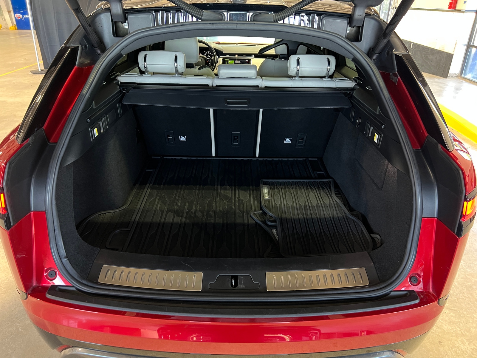 Thumbnail: 2020 Land Rover Range Rover Velar - 6