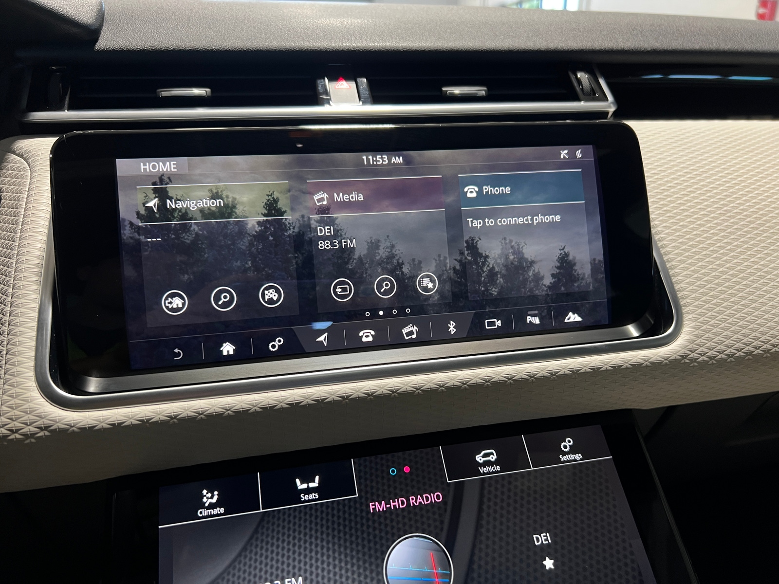 Thumbnail: 2020 Land Rover Range Rover Velar - 3
