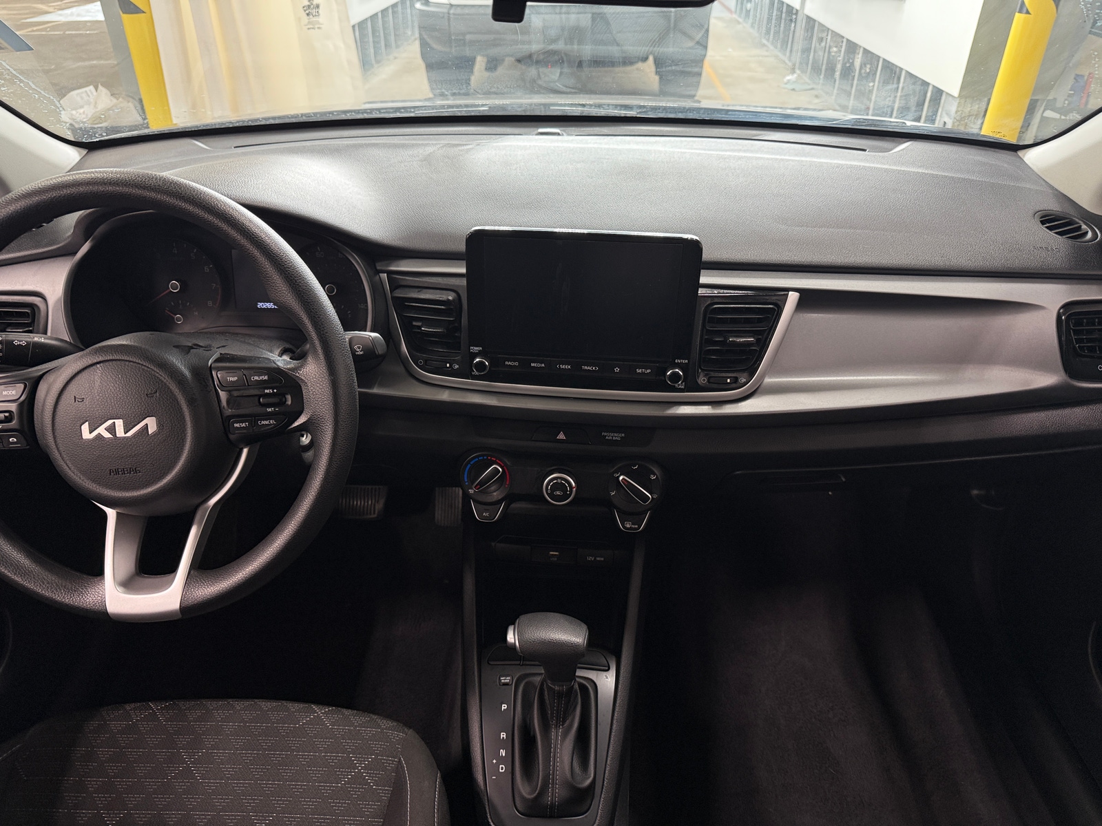 Thumbnail: 2022 Kia Rio - 3