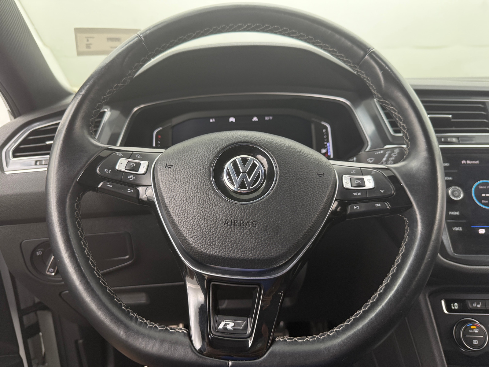 Thumbnail: 2020 Volkswagen Tiguan - 4