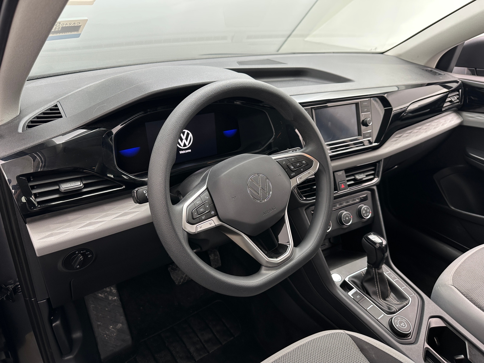 Thumbnail: 2022 Volkswagen Taos - 3