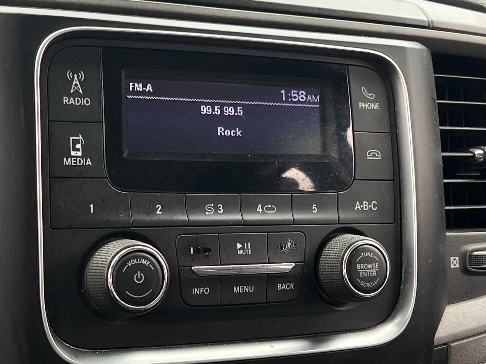 Thumbnail: 2019 RAM 1500 Classic - 4