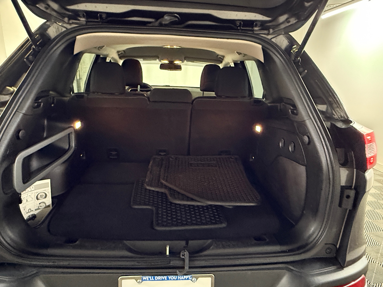 Thumbnail: 2017 Jeep Cherokee - 7