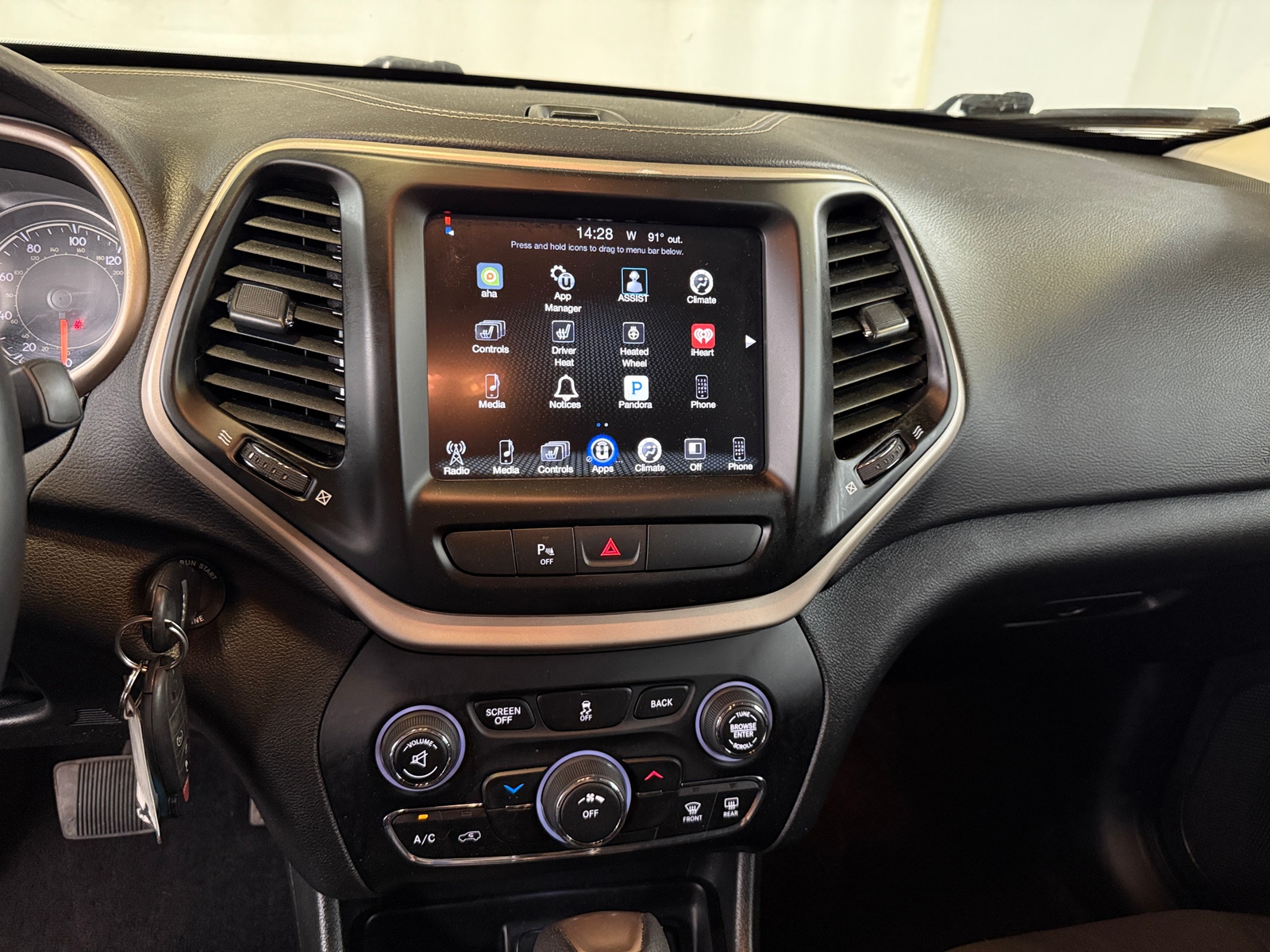 Thumbnail: 2017 Jeep Cherokee - 4