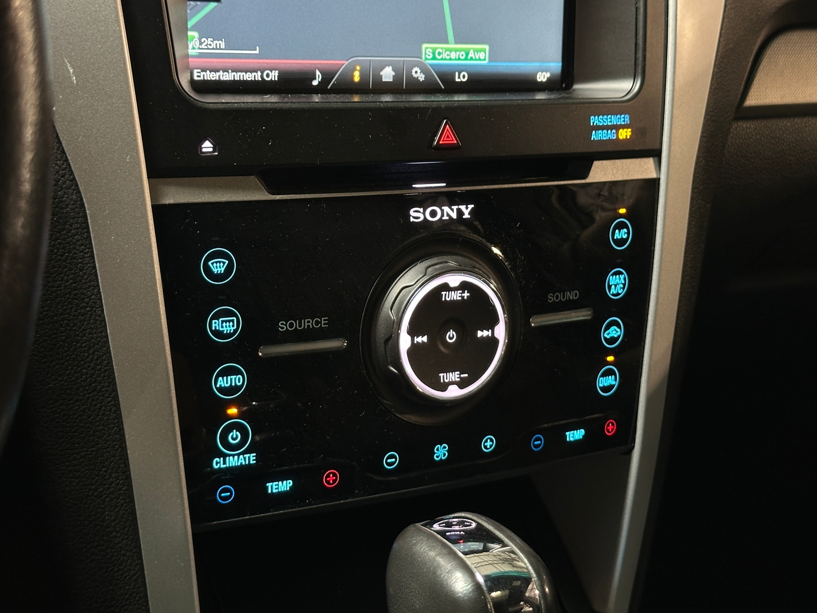 Thumbnail: 2015 Ford Explorer - 3