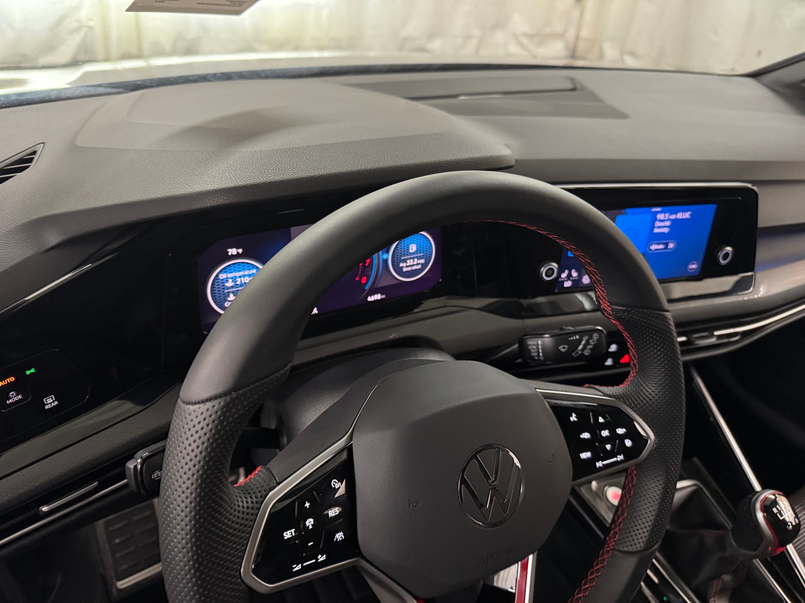 Thumbnail: 2024 Volkswagen Golf - 3