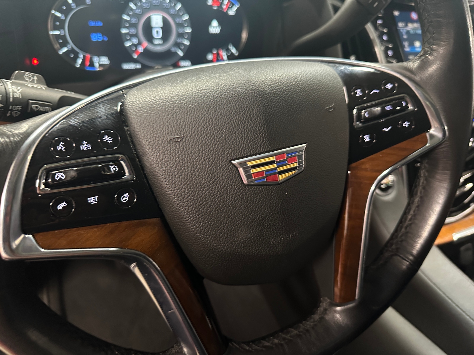 Thumbnail: 2020 Cadillac Escalade - 4