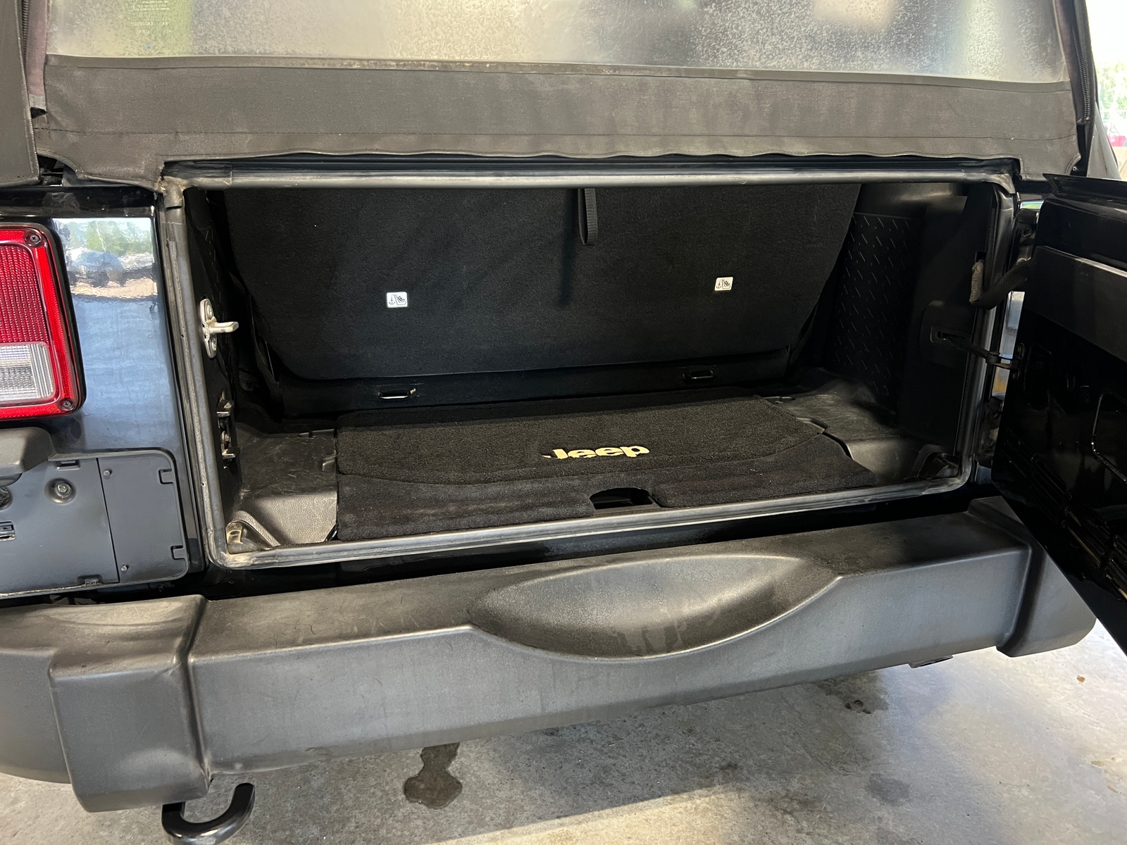 Thumbnail: 2016 Jeep Wrangler - 7