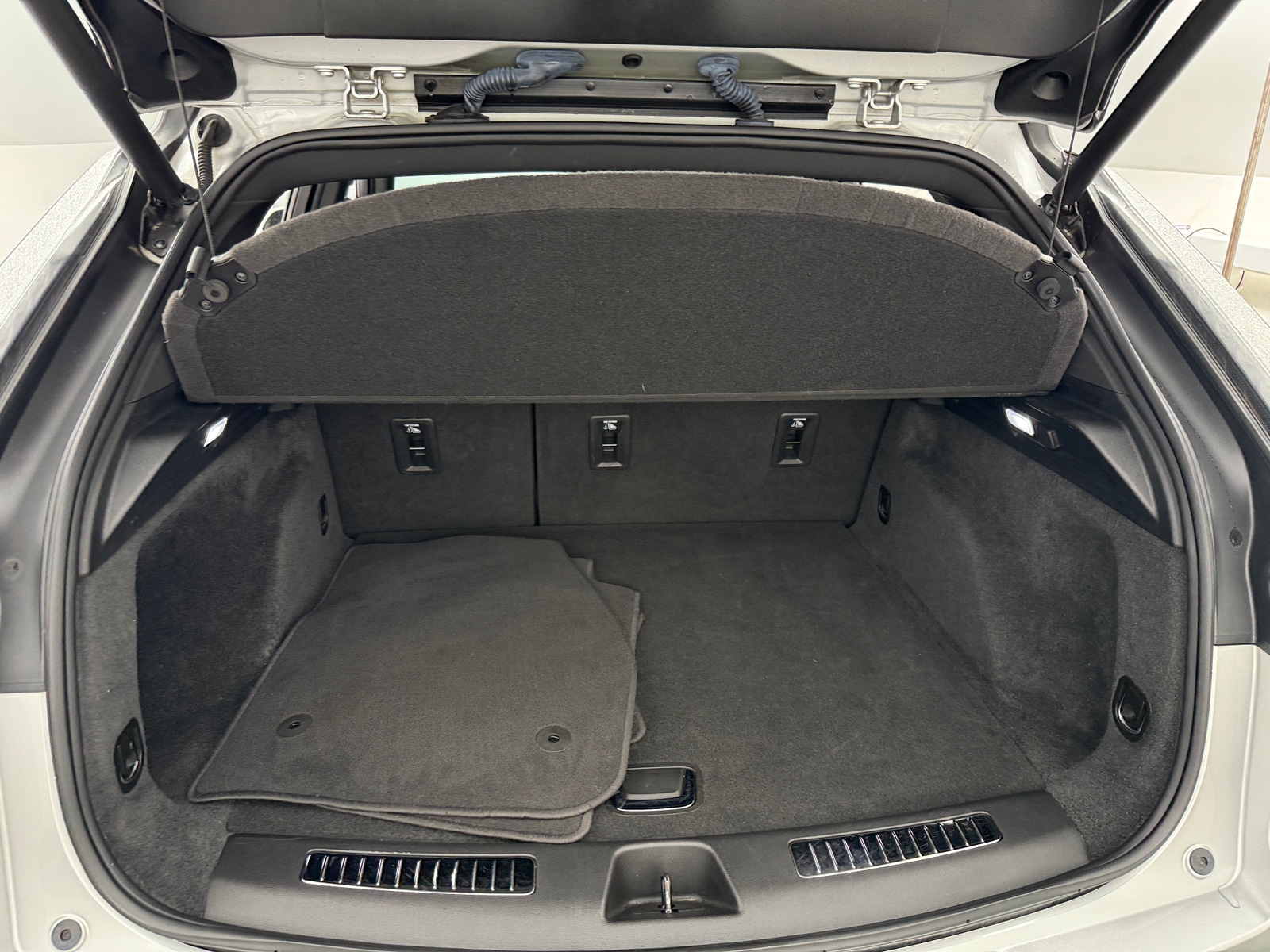 Thumbnail: 2019 Cadillac XT4 - 6