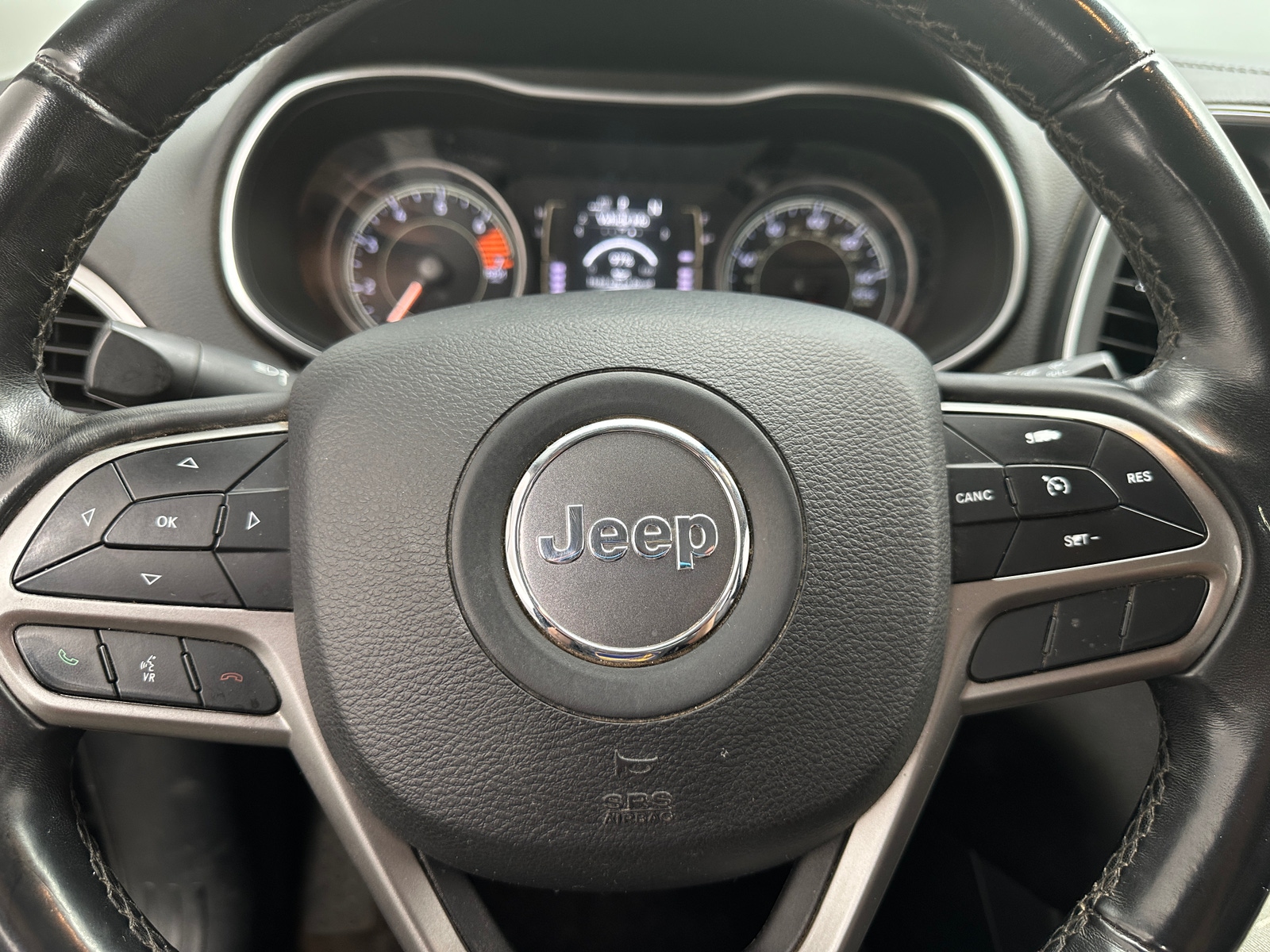 Thumbnail: 2019 Jeep Cherokee - 5