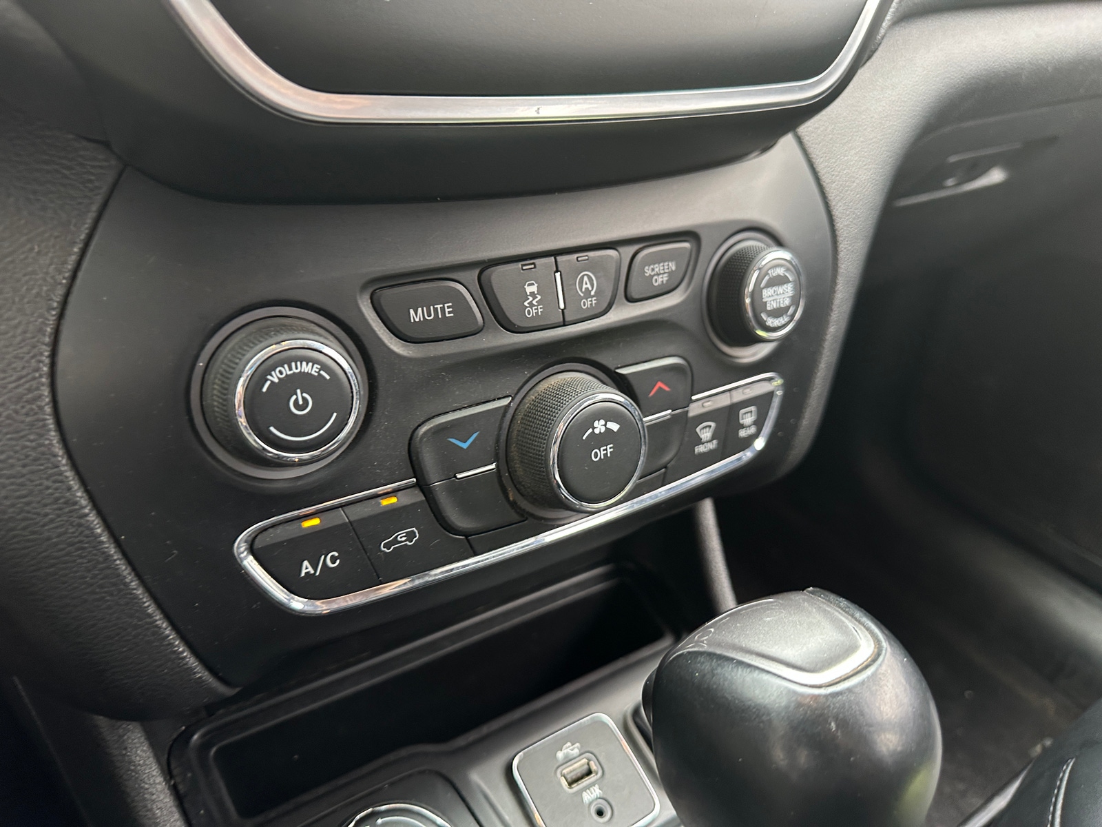 Thumbnail: 2019 Jeep Cherokee - 4