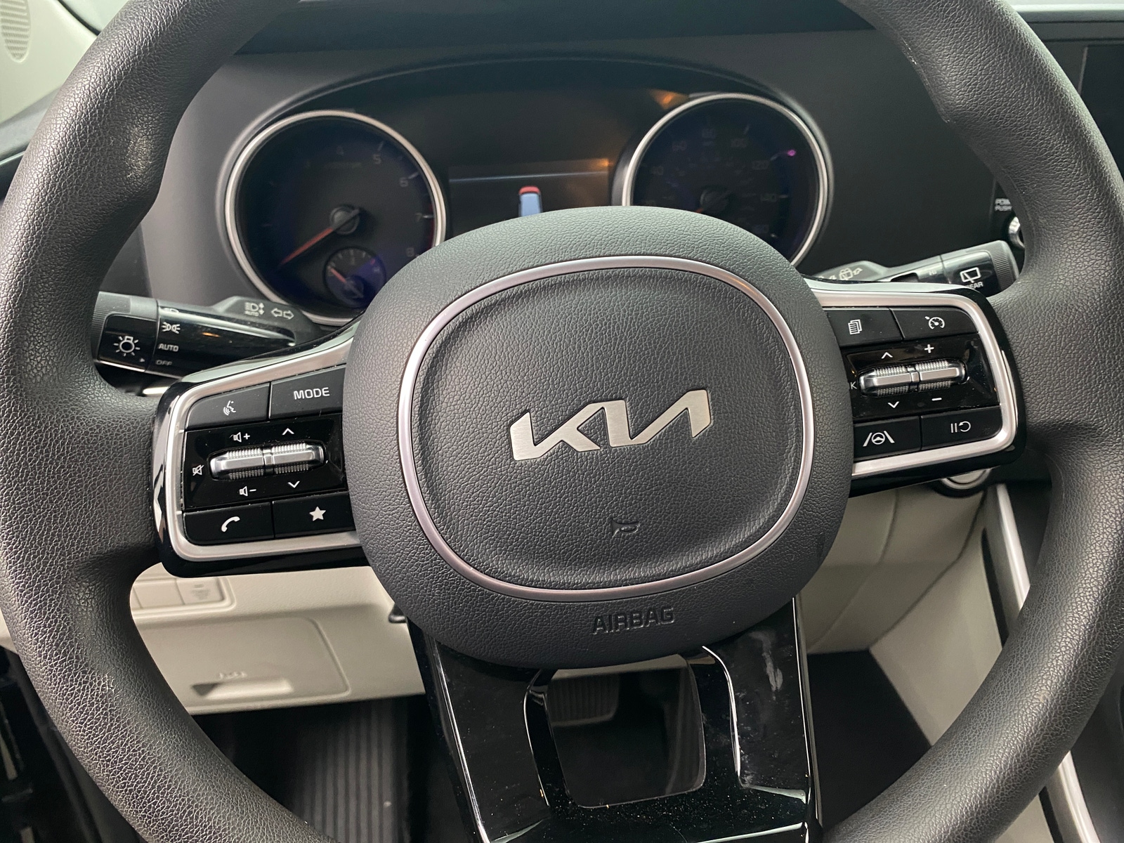 Thumbnail: 2024 Kia Carnival - 5