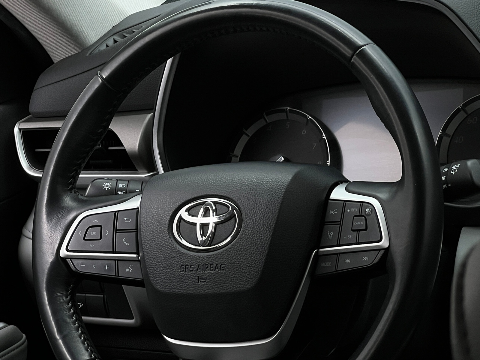 Thumbnail: 2022 Toyota Highlander - 4