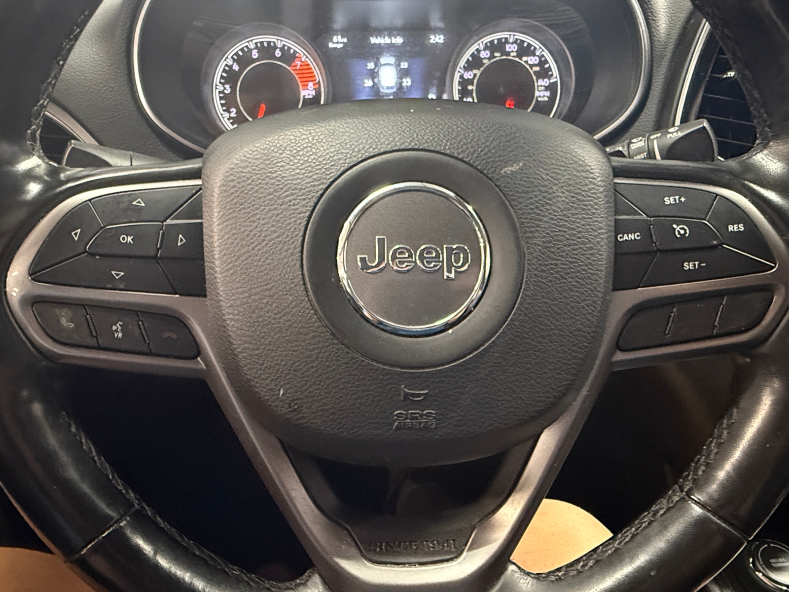 Thumbnail: 2019 Jeep Cherokee - 4