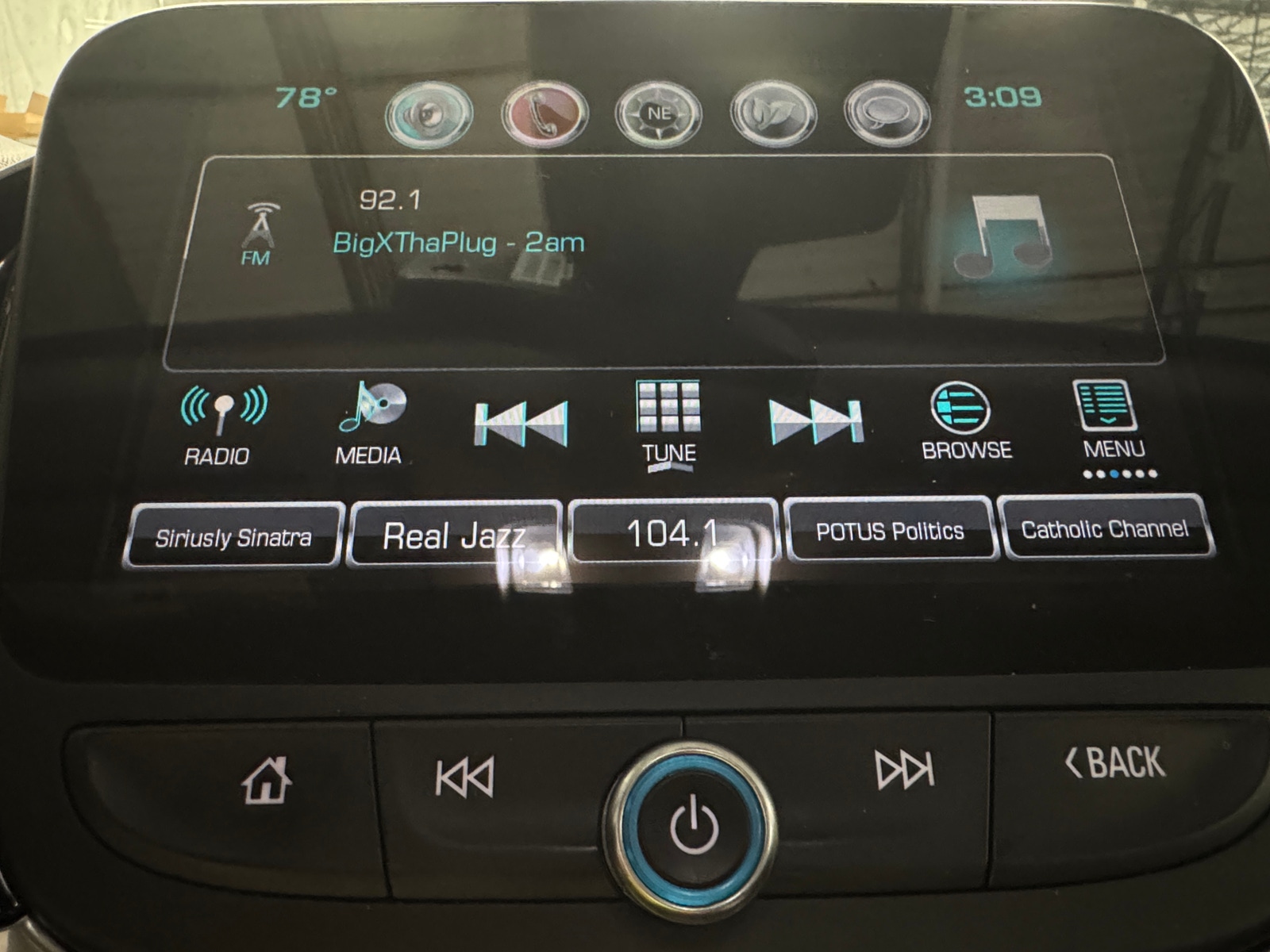 Thumbnail: 2017 Chevrolet Volt - 3