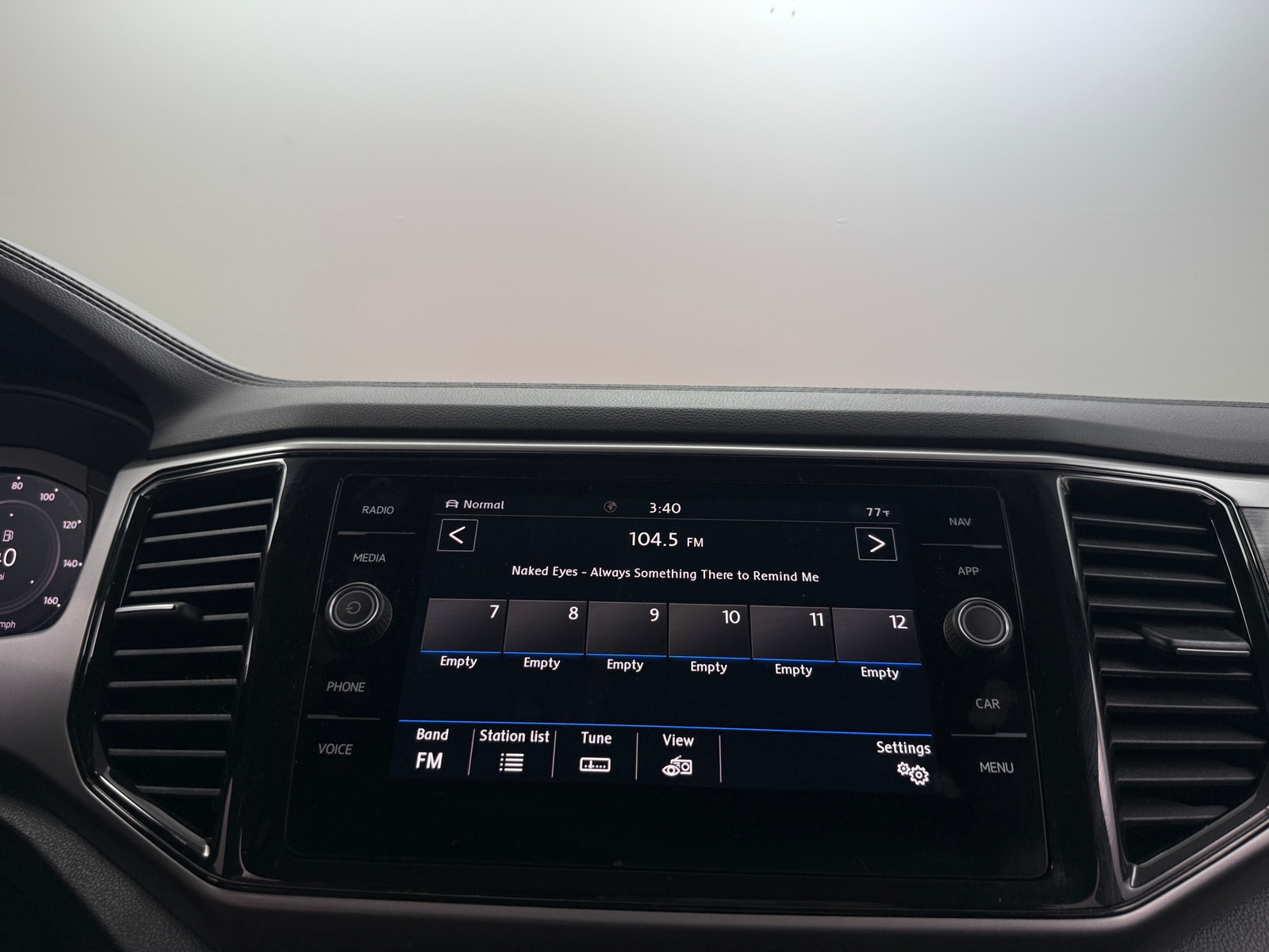 Thumbnail: 2021 Volkswagen Atlas - 3