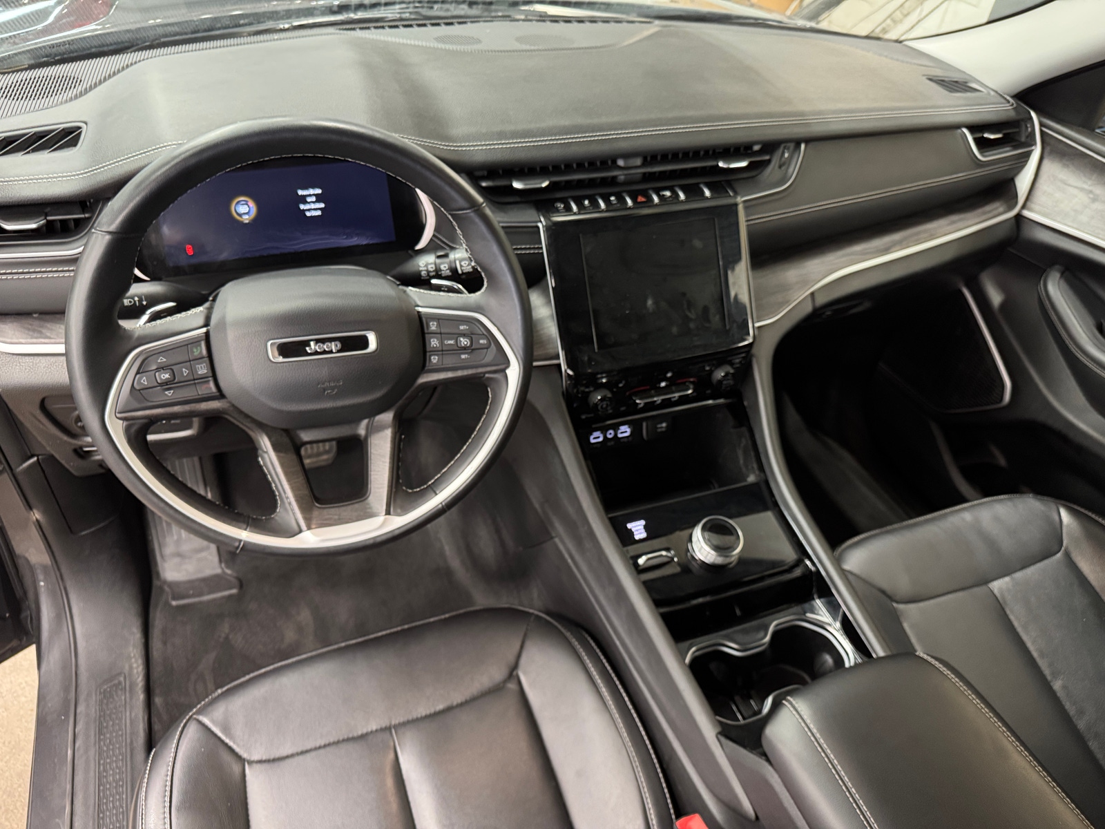 Thumbnail: 2022 Jeep Grand Cherokee L - 2