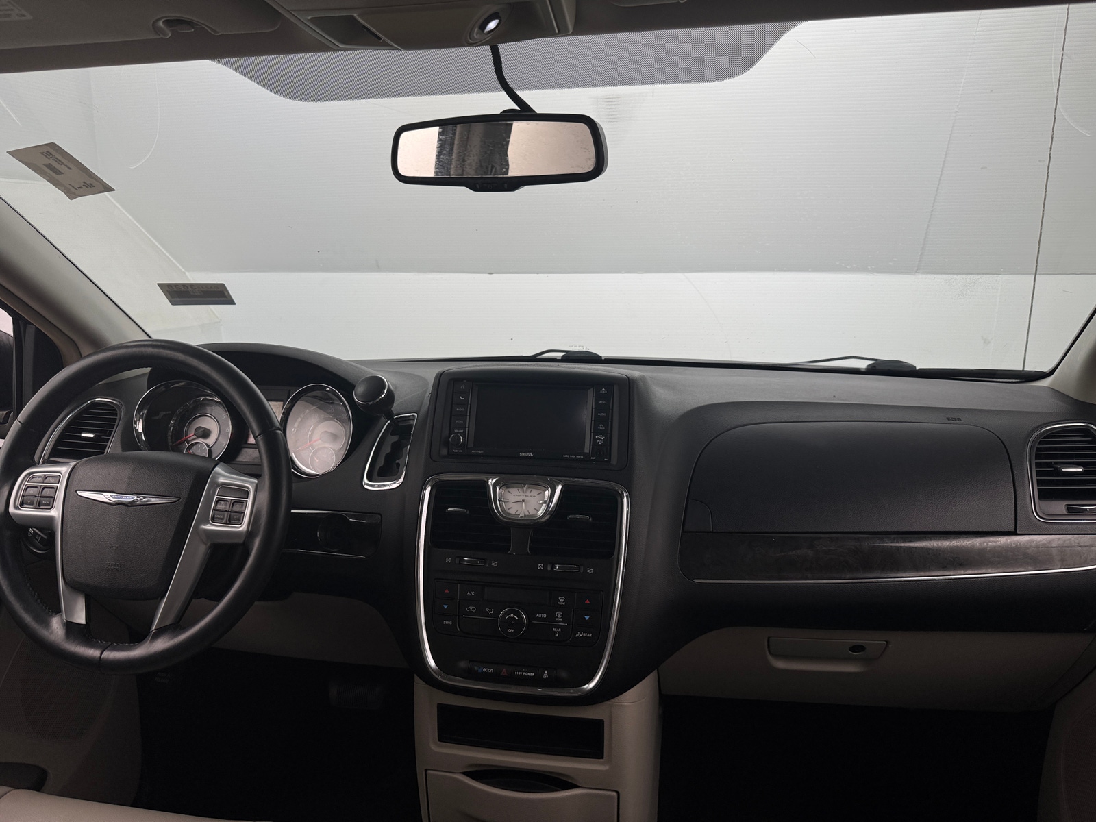 Thumbnail: 2013 Chrysler Town & Country - 2