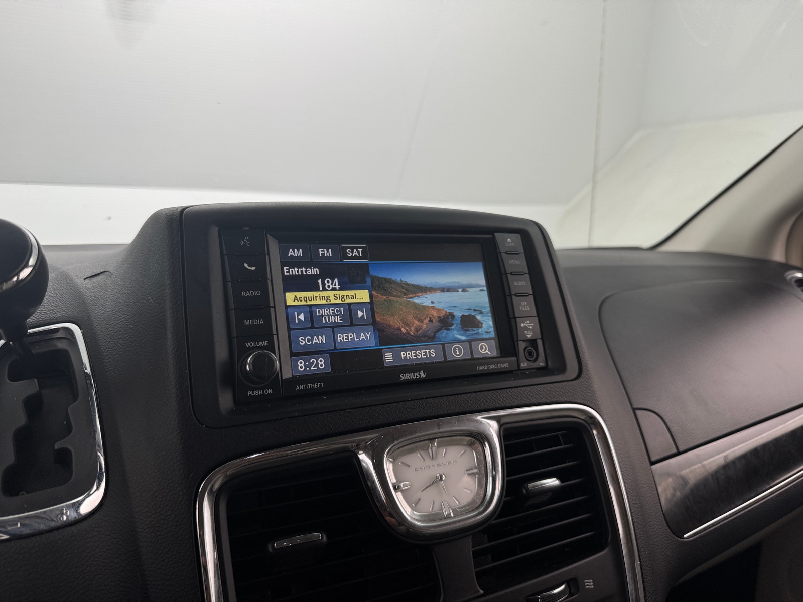 Thumbnail: 2013 Chrysler Town & Country - 3