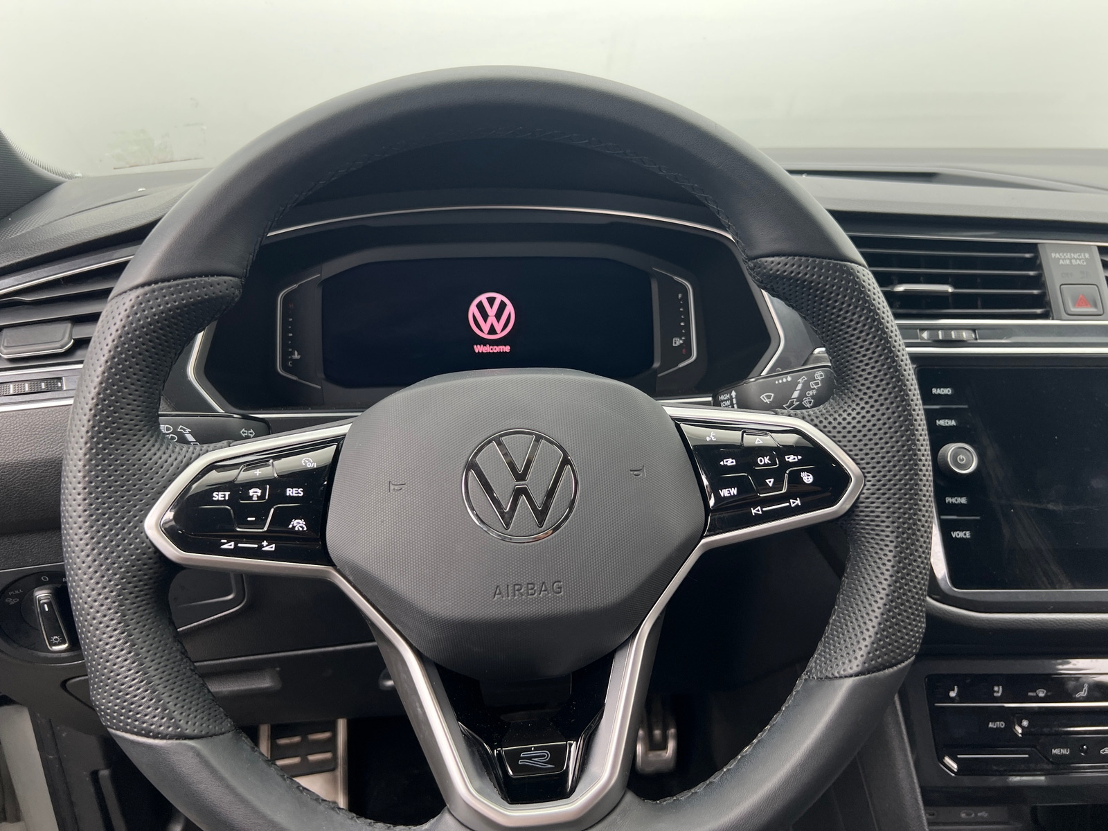 Thumbnail: 2022 Volkswagen Tiguan - 4