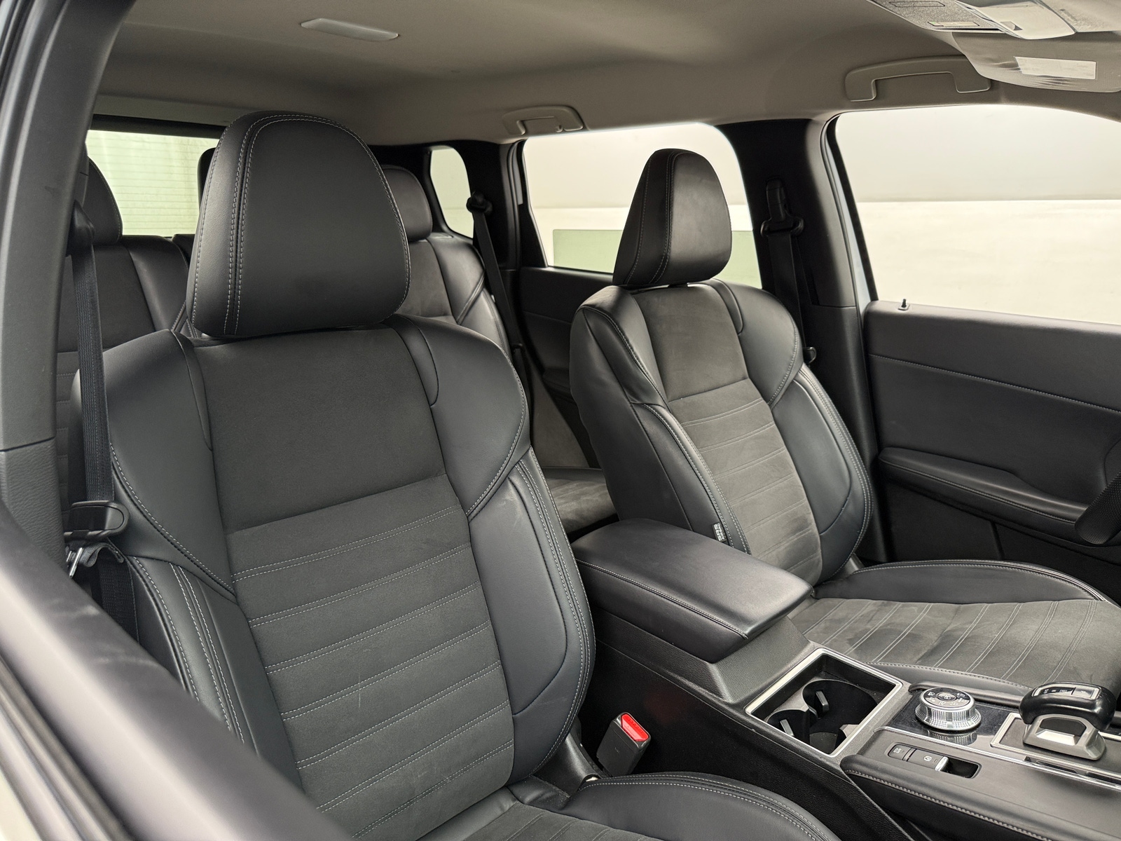 Thumbnail: 2023 Mitsubishi Outlander - 2