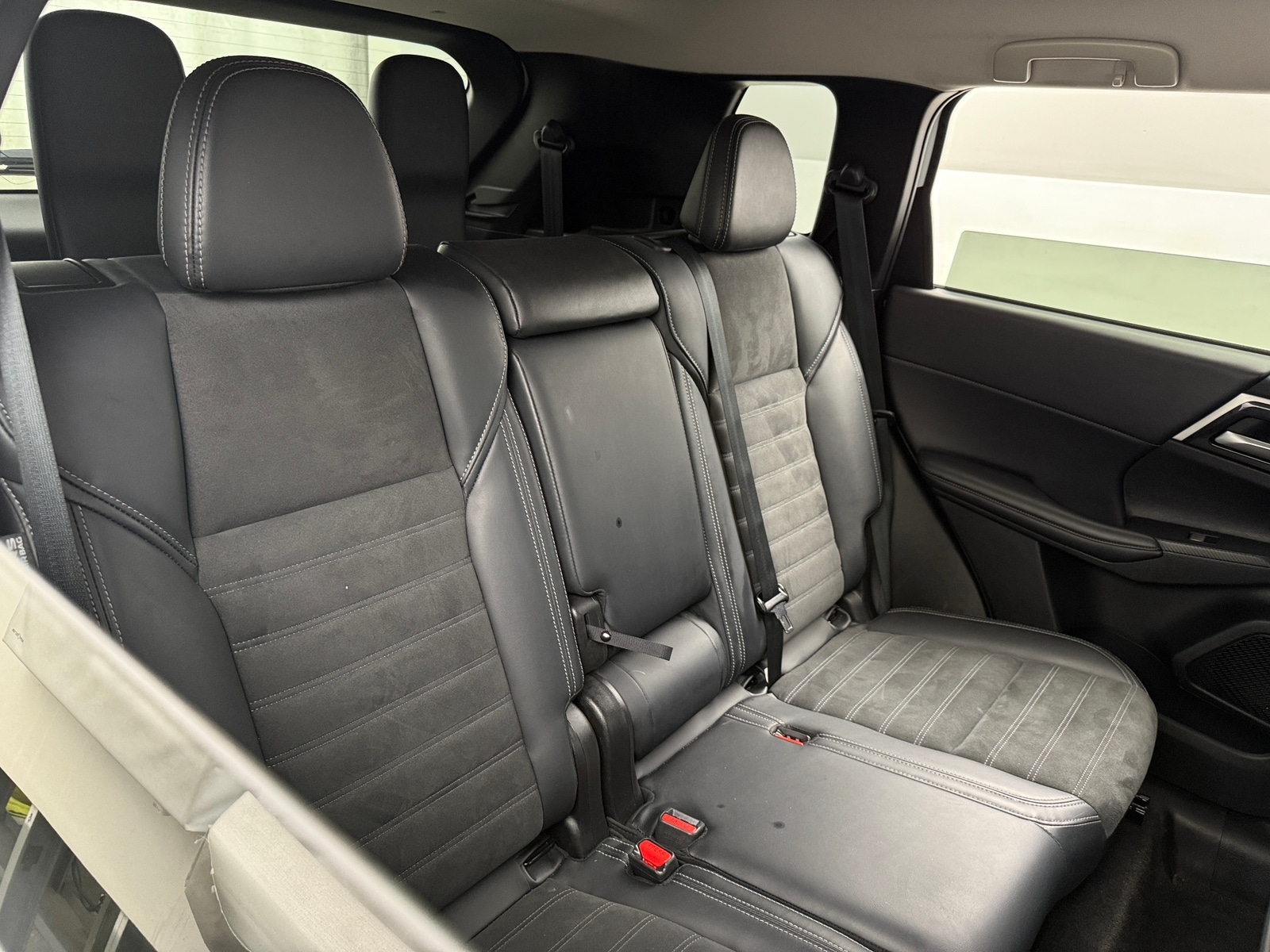 Thumbnail: 2023 Mitsubishi Outlander - 6