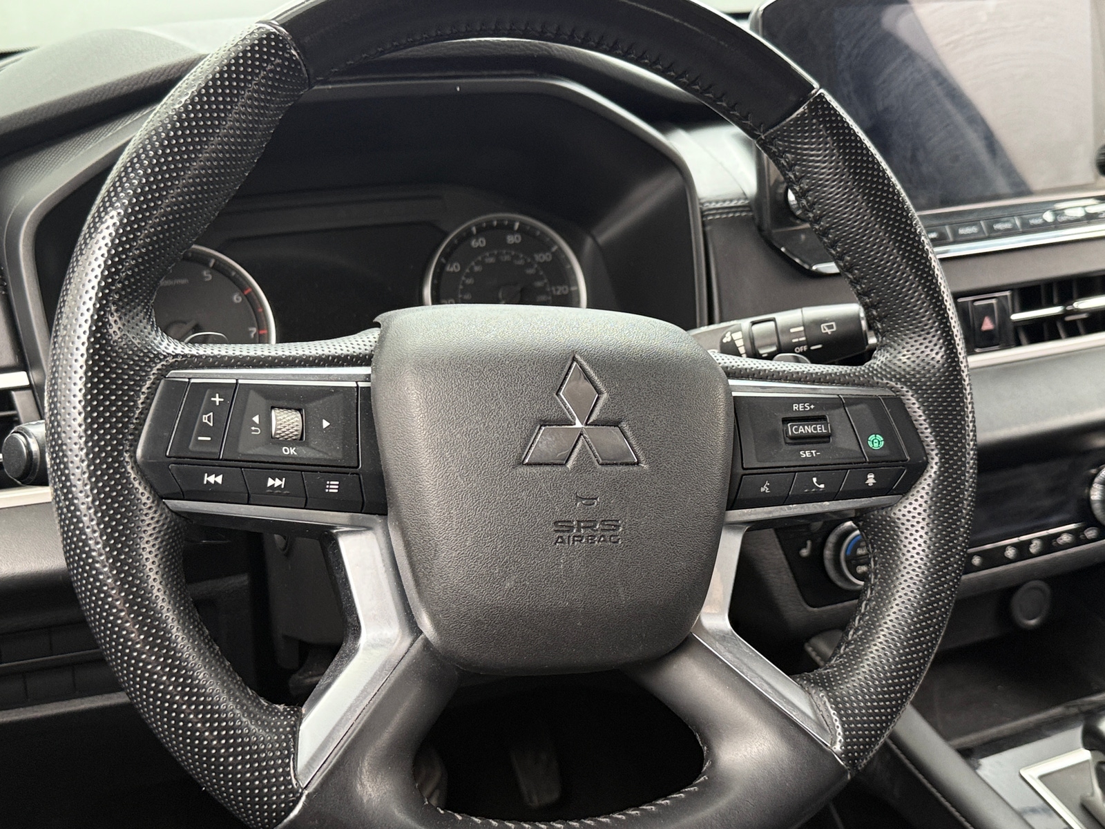 Thumbnail: 2023 Mitsubishi Outlander - 5