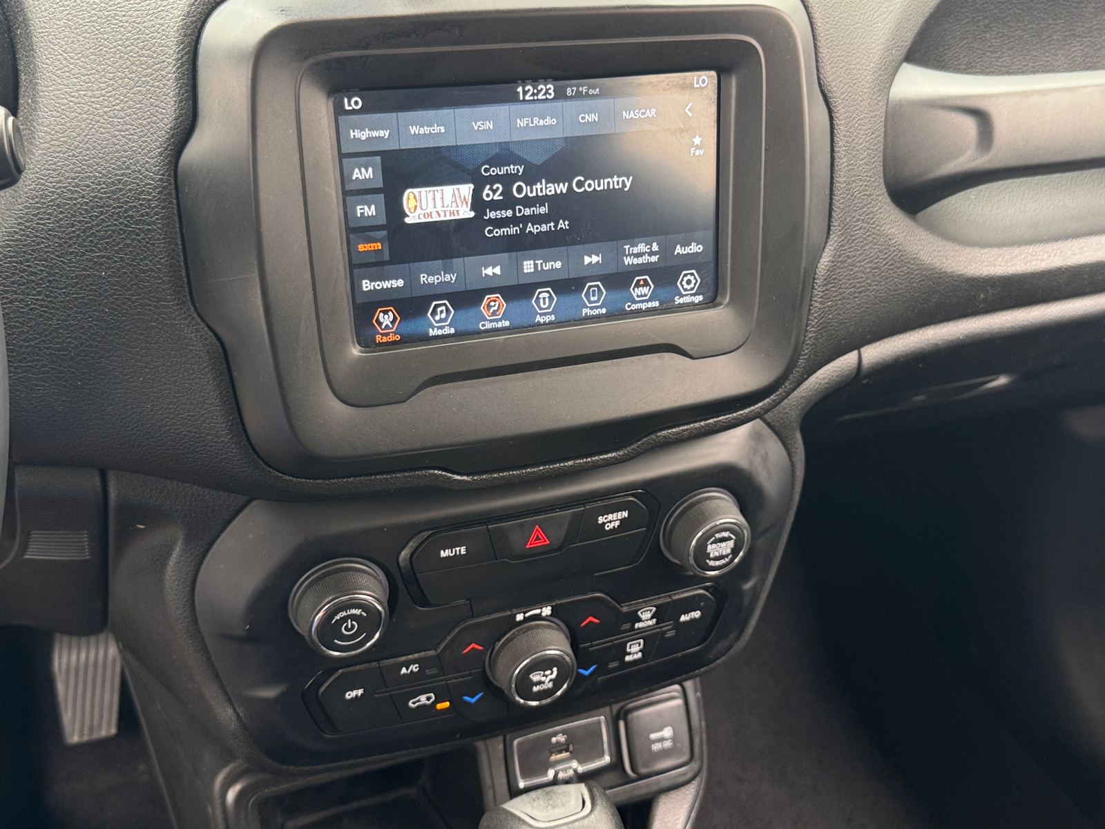 Thumbnail: 2019 Jeep Renegade - 4