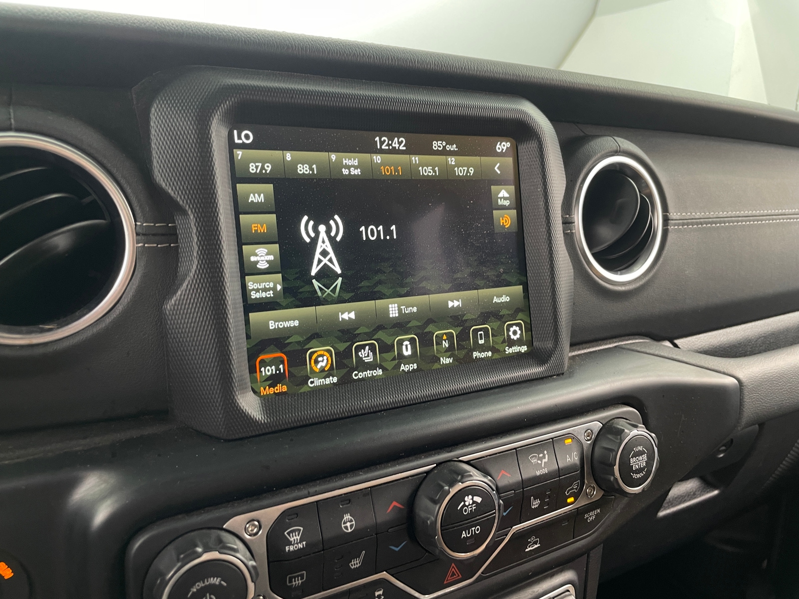 Thumbnail: 2022 Jeep Wrangler - 3