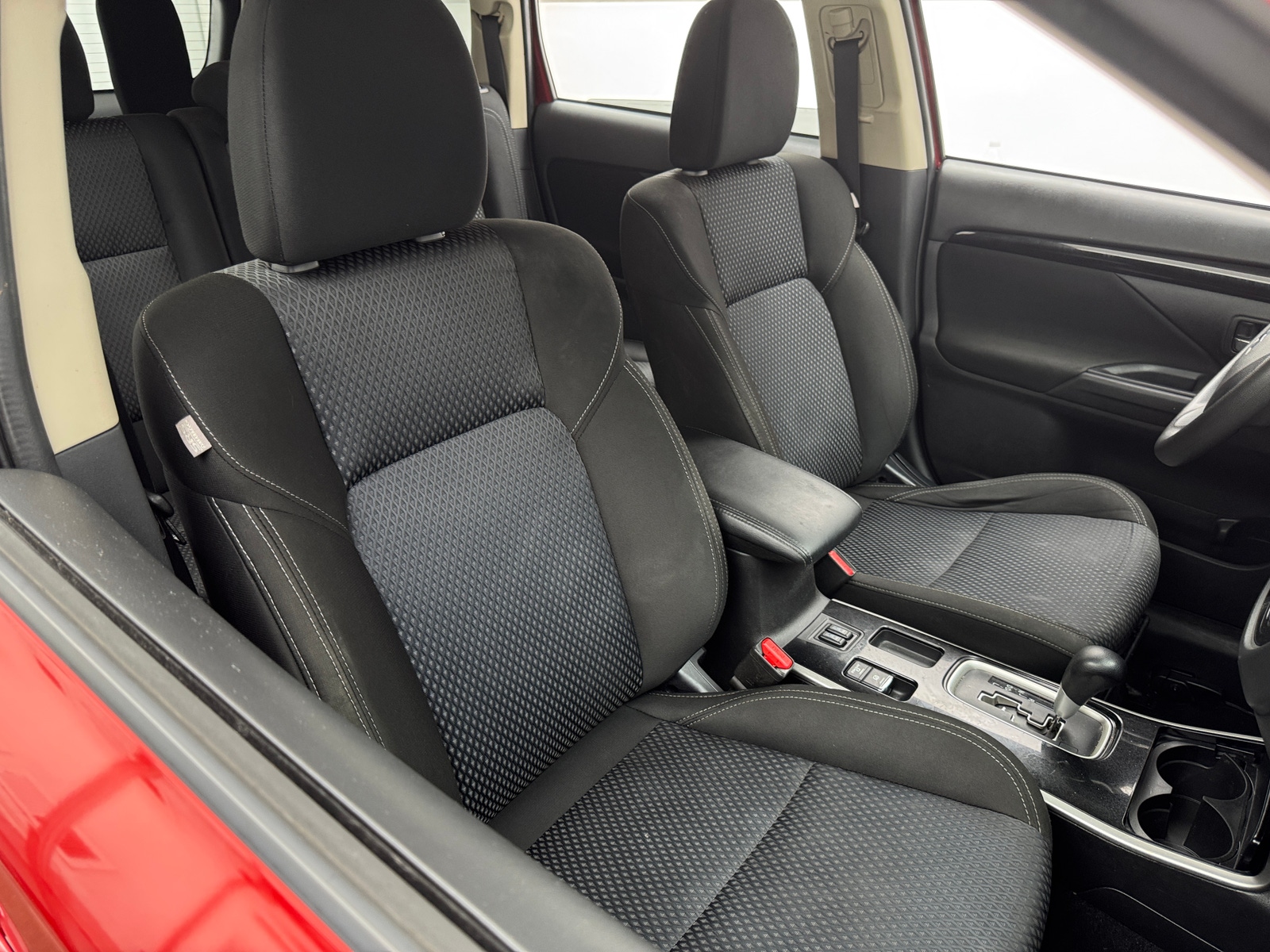 Thumbnail: 2019 Mitsubishi Outlander - 2