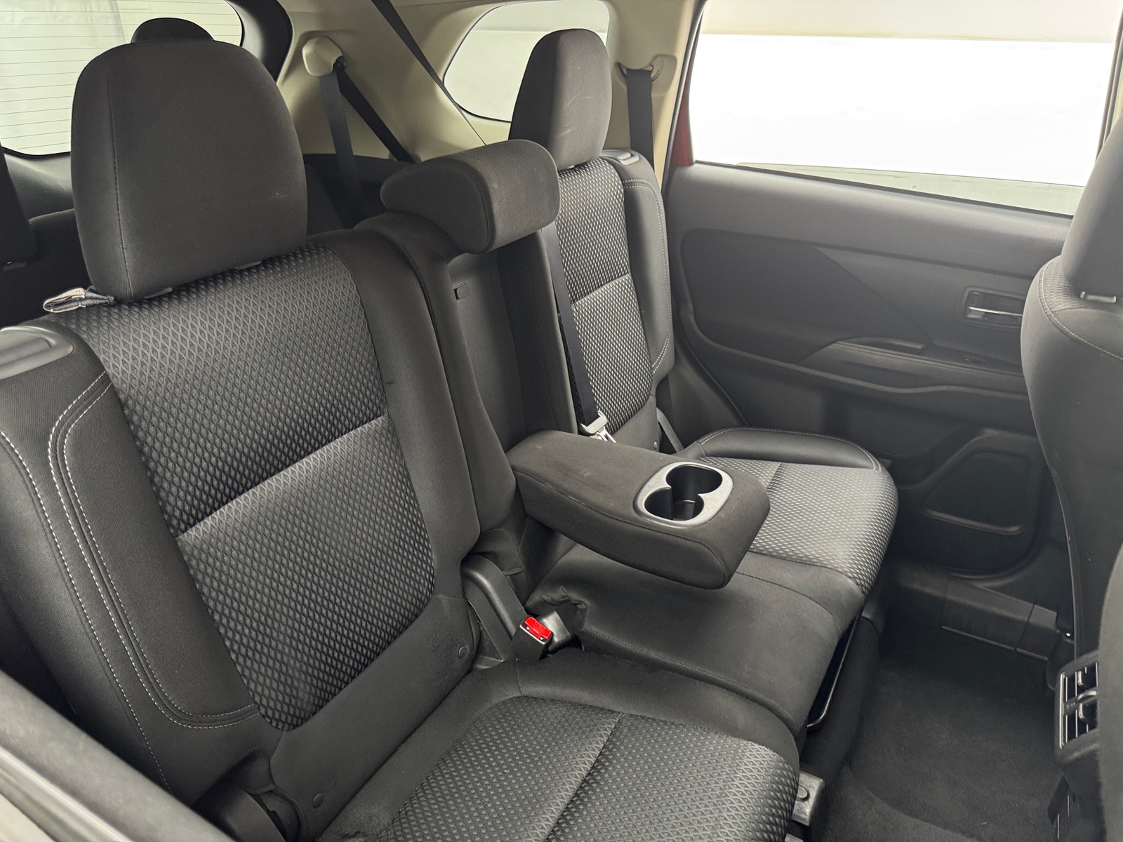 Thumbnail: 2019 Mitsubishi Outlander - 6