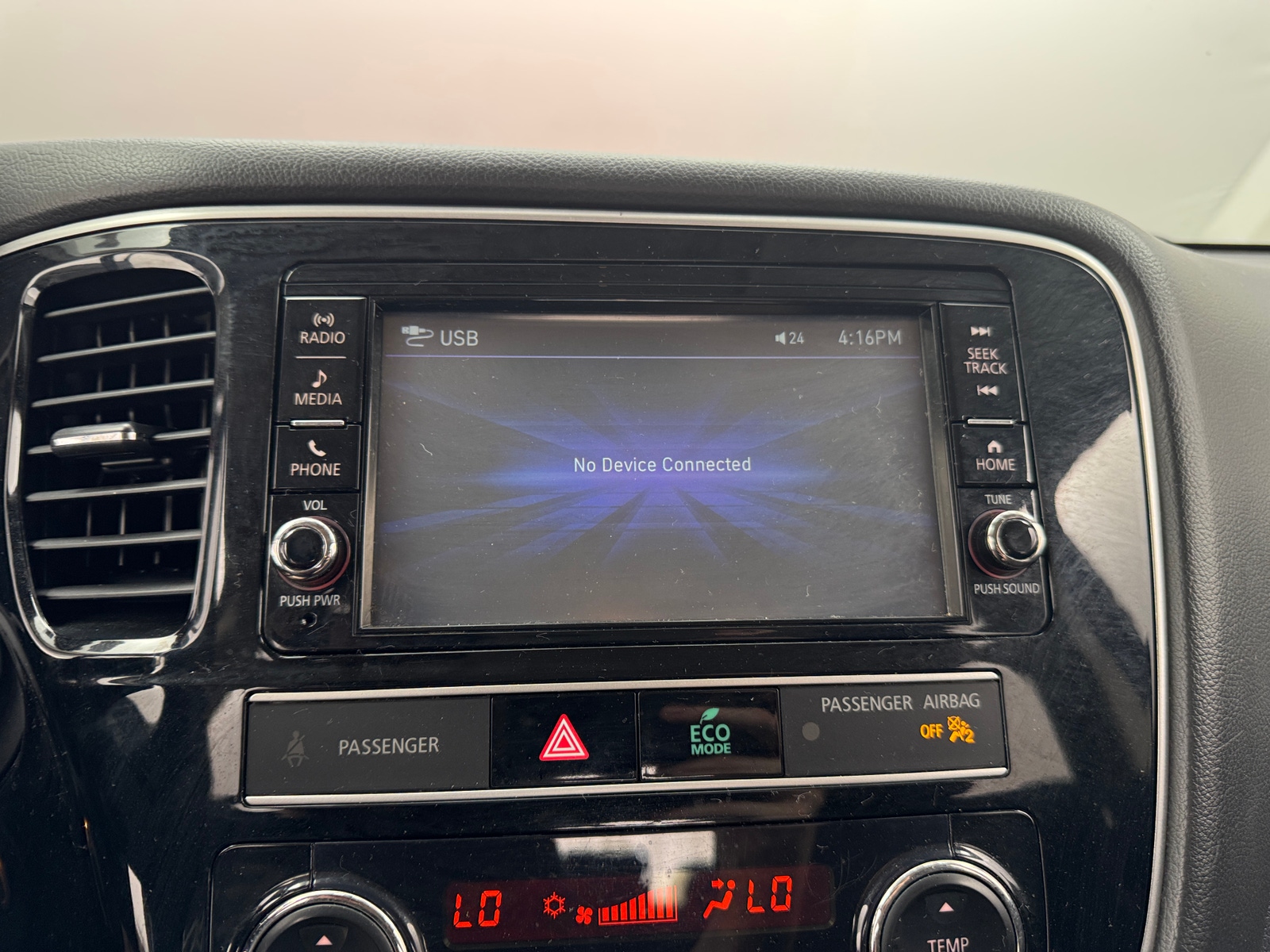 Thumbnail: 2019 Mitsubishi Outlander - 4