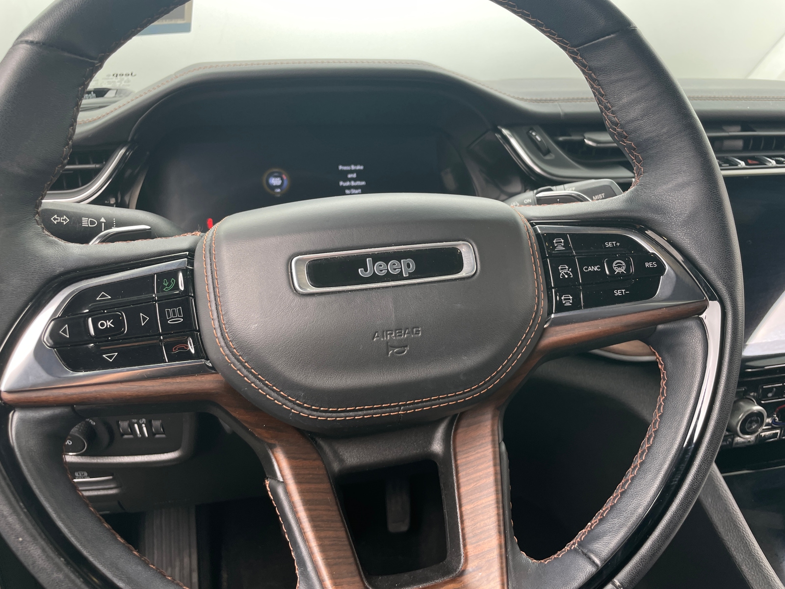 Thumbnail: 2022 Jeep Grand Cherokee - 4