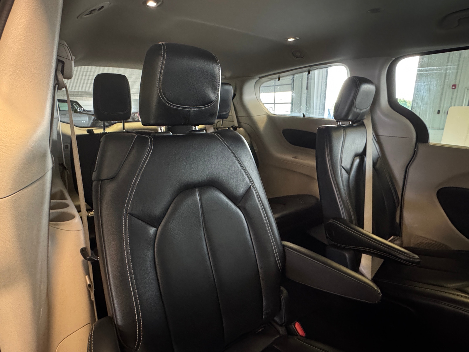Thumbnail: 2022 Chrysler Pacifica - 5