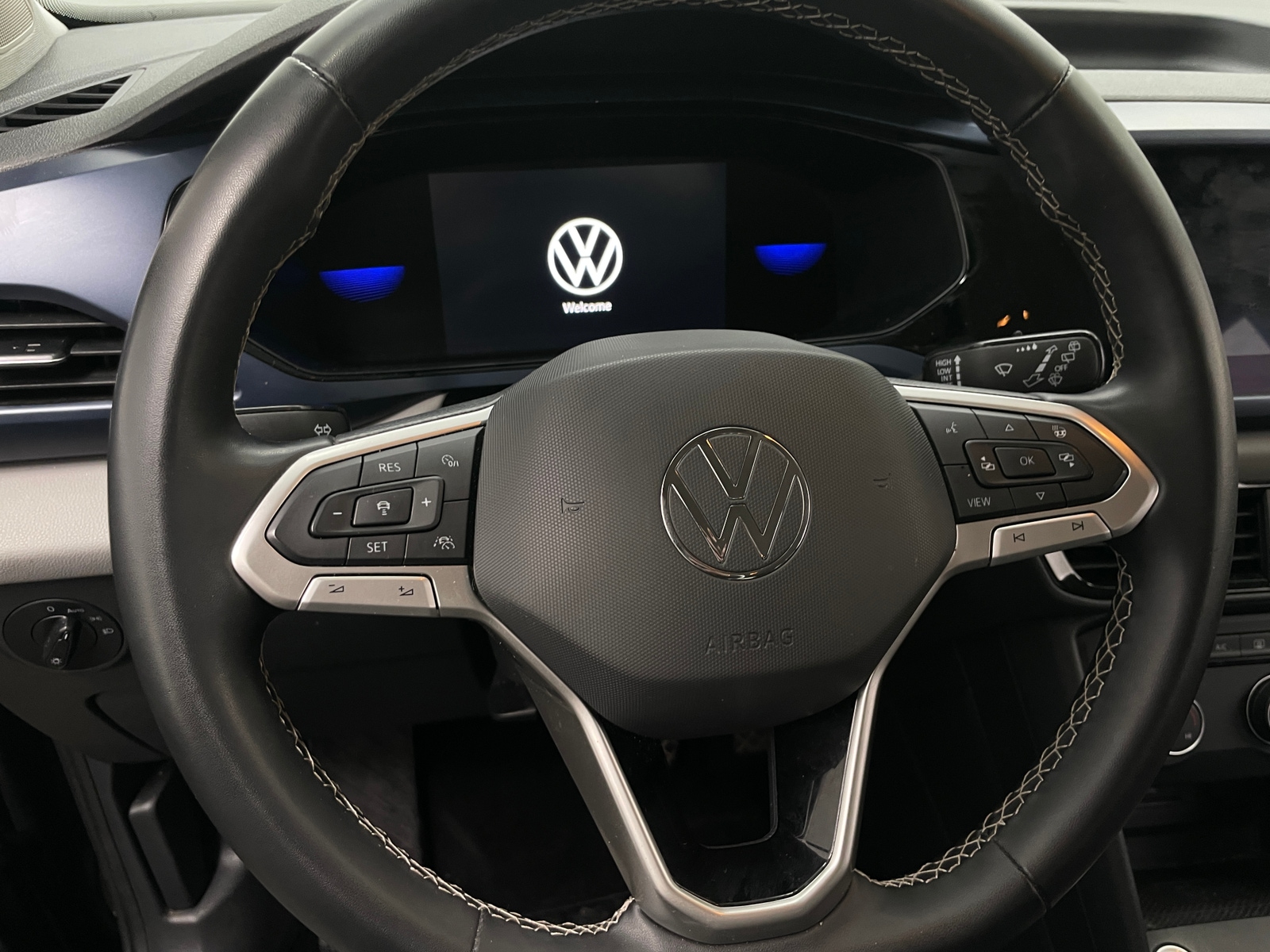 Thumbnail: 2022 Volkswagen Taos - 4