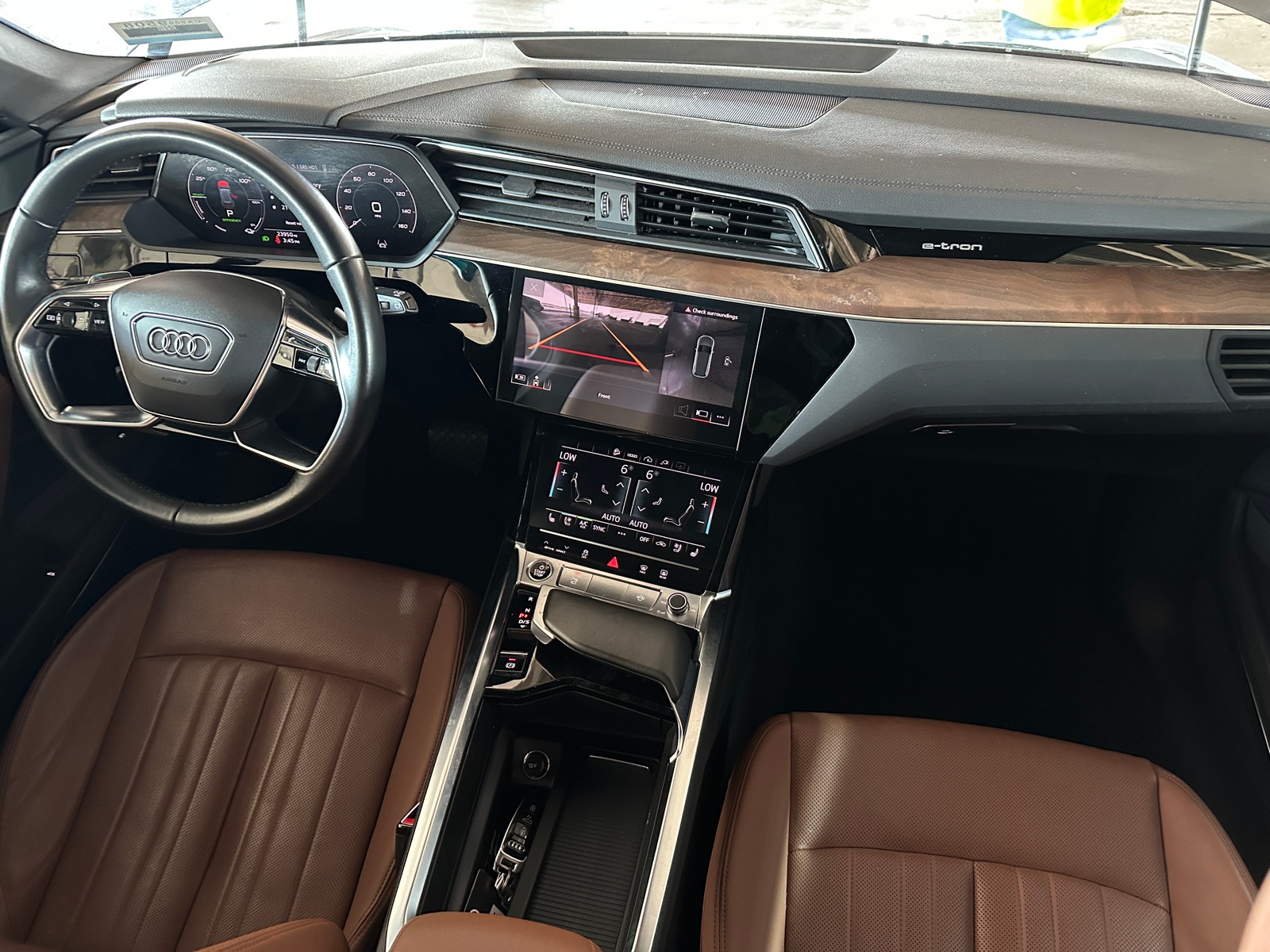 Thumbnail: 2022 Audi e-tron - 2