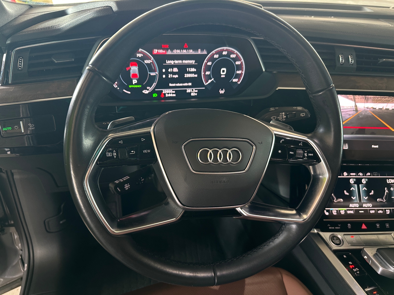 Thumbnail: 2022 Audi e-tron - 4