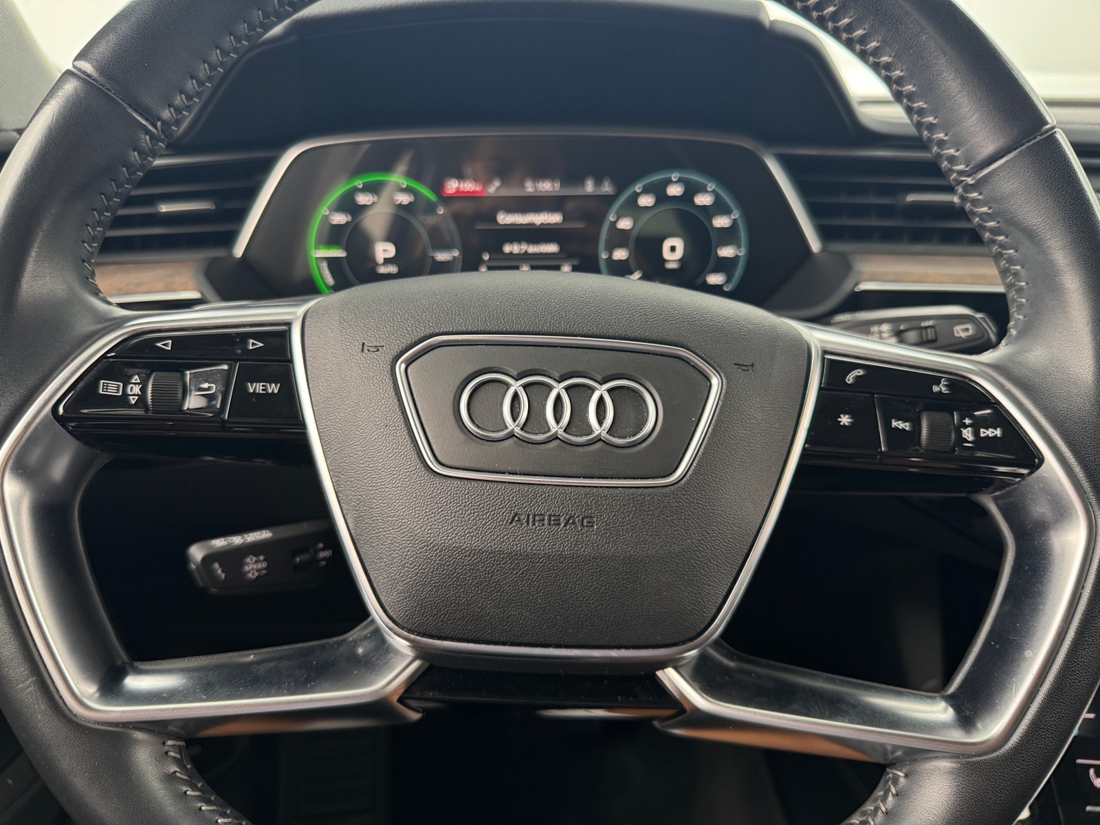 Thumbnail: 2019 Audi e-tron - 4