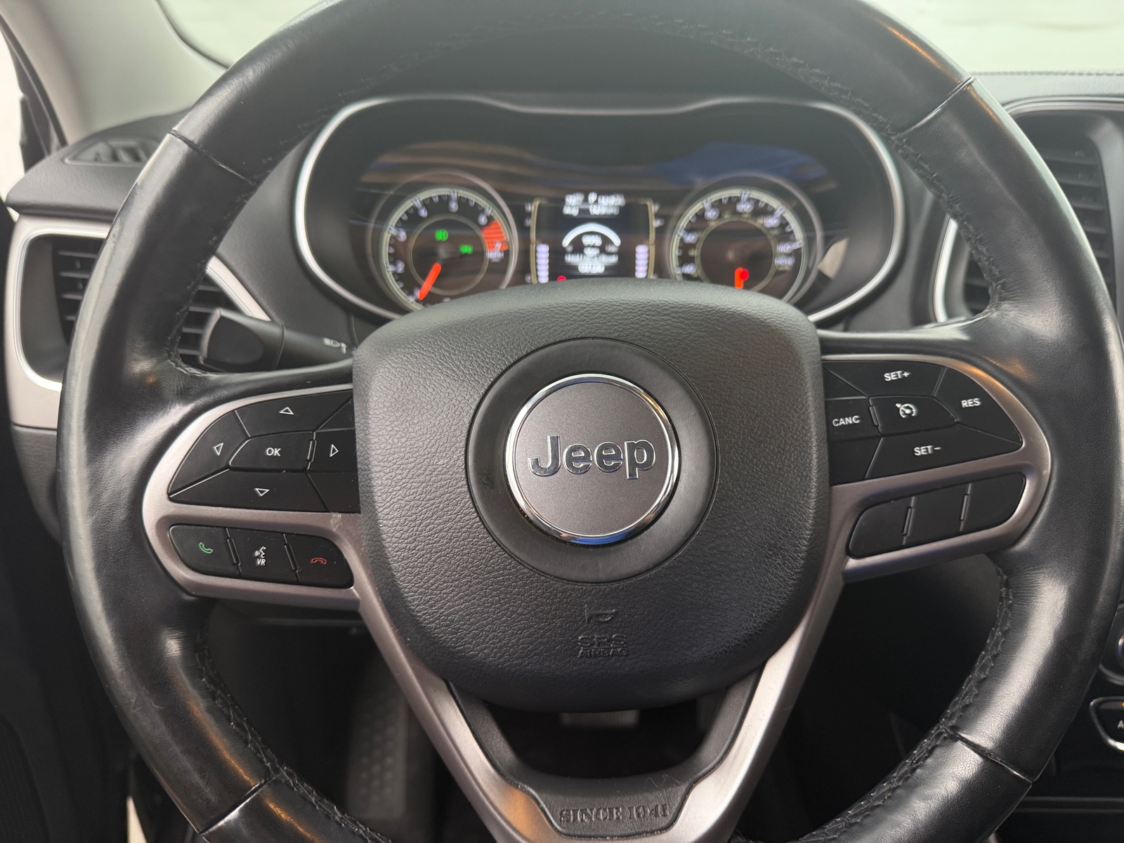 Thumbnail: 2021 Jeep Cherokee - 5