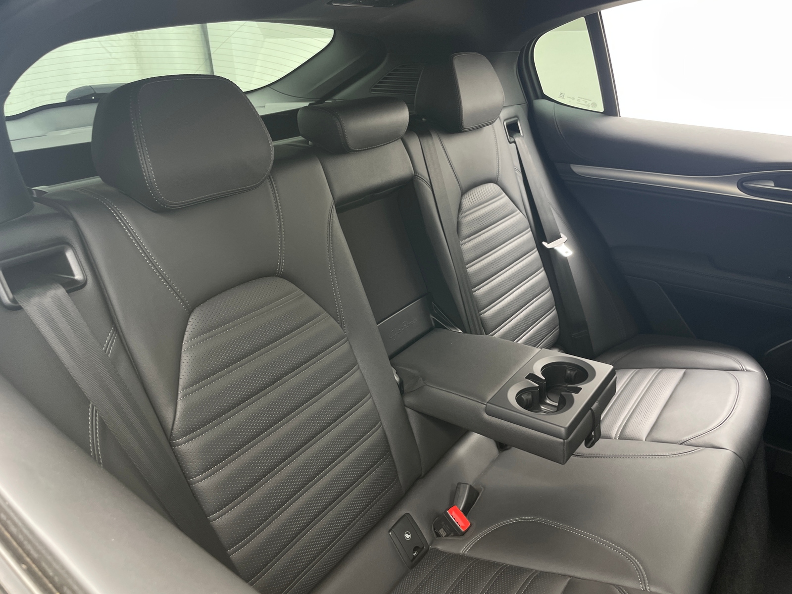 Thumbnail: 2022 Alfa Romeo Stelvio - 5