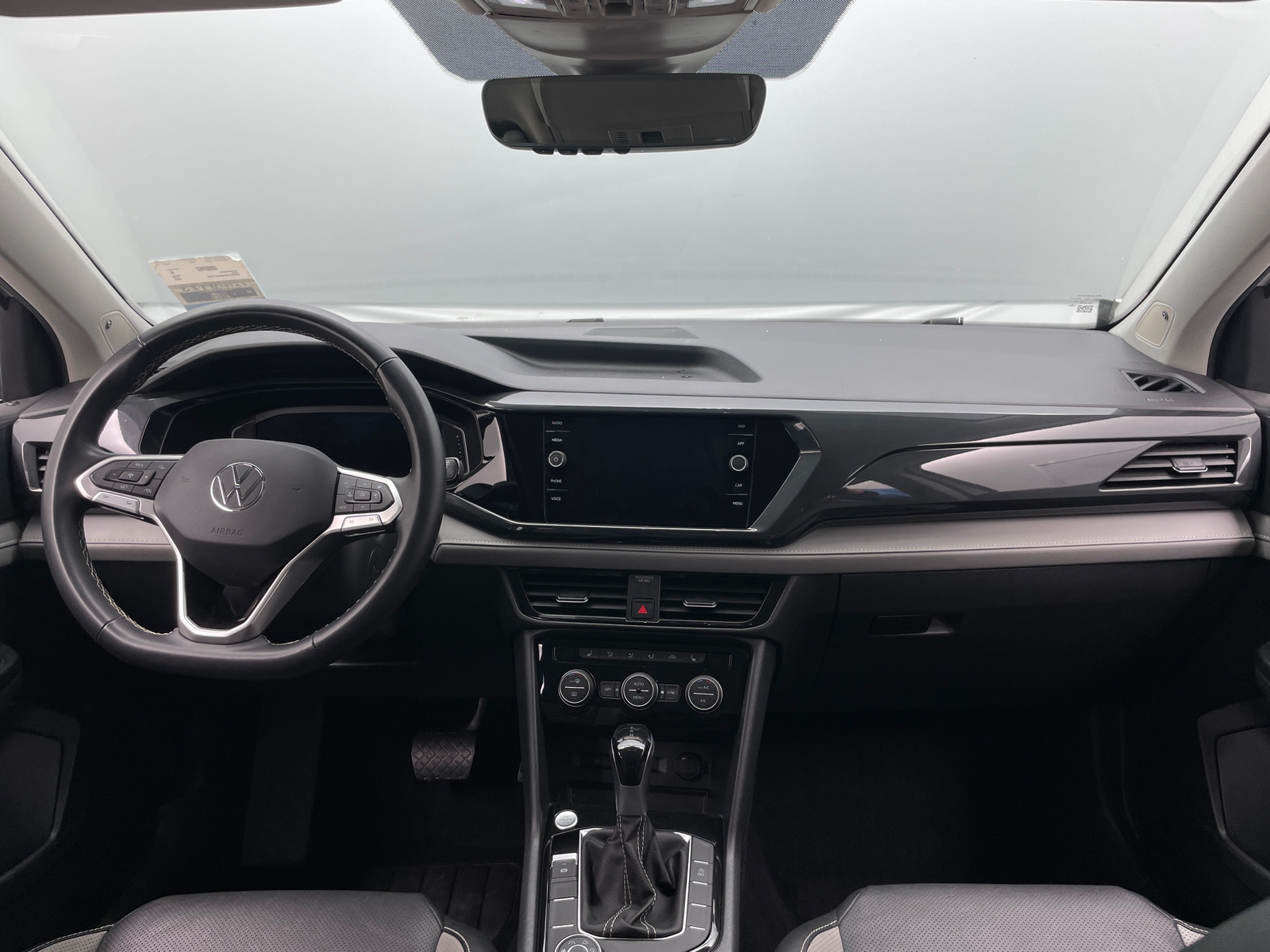 Thumbnail: 2022 Volkswagen Taos - 3