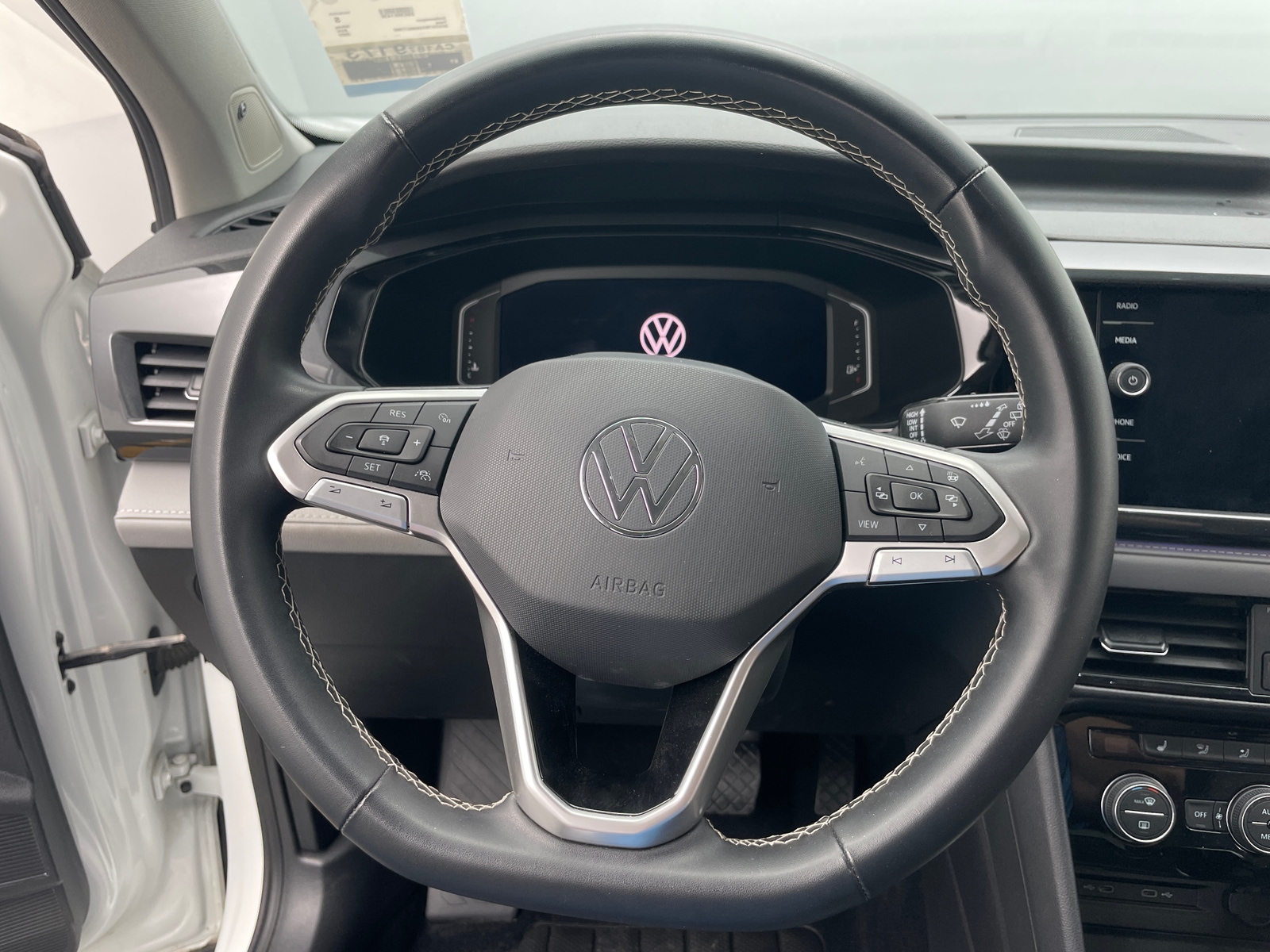 Thumbnail: 2022 Volkswagen Taos - 5
