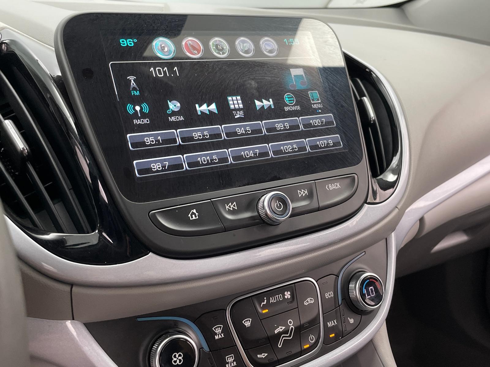 Thumbnail: 2017 Chevrolet Volt - 4
