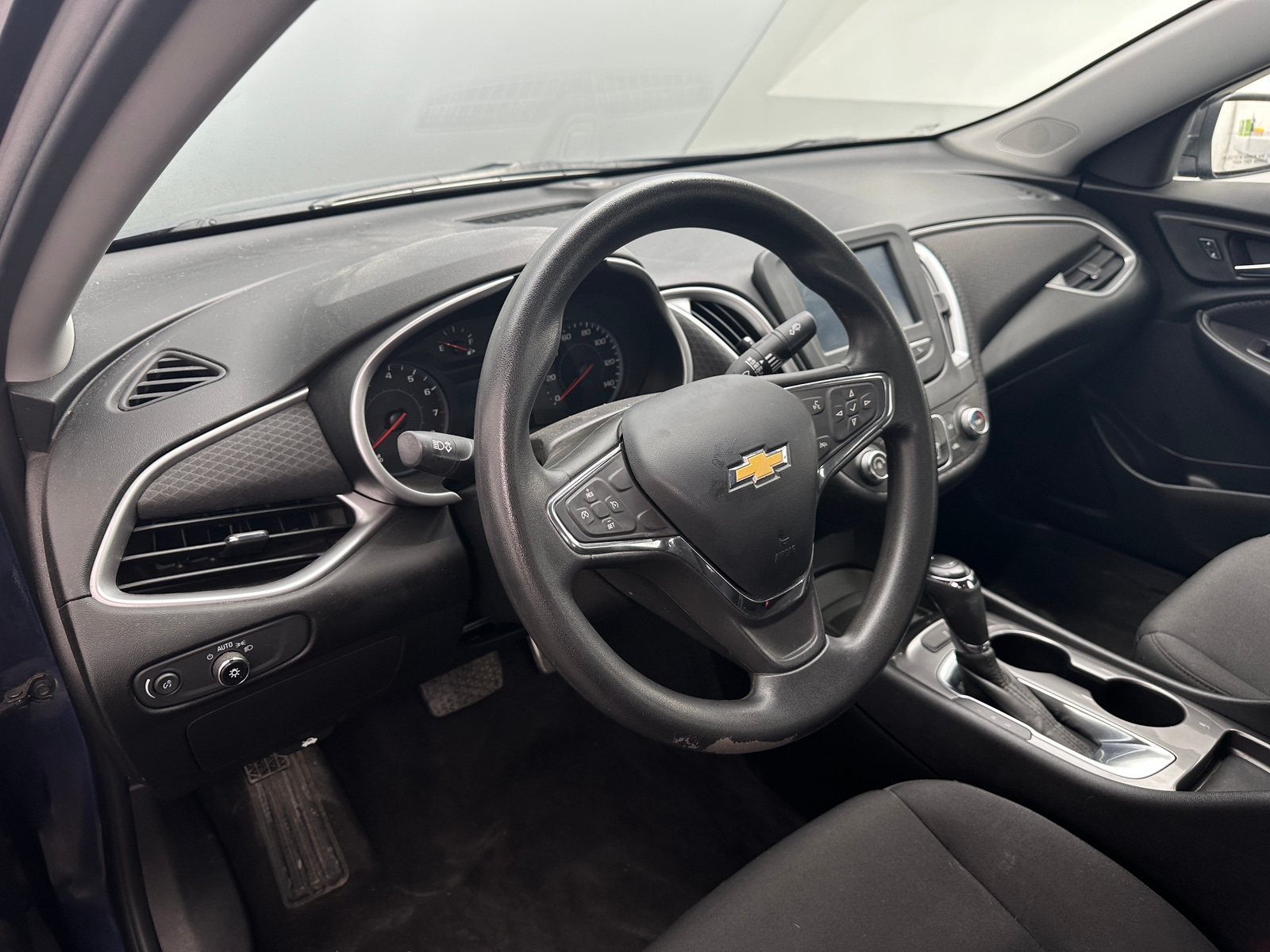 Thumbnail: 2016 Chevrolet Malibu - 3