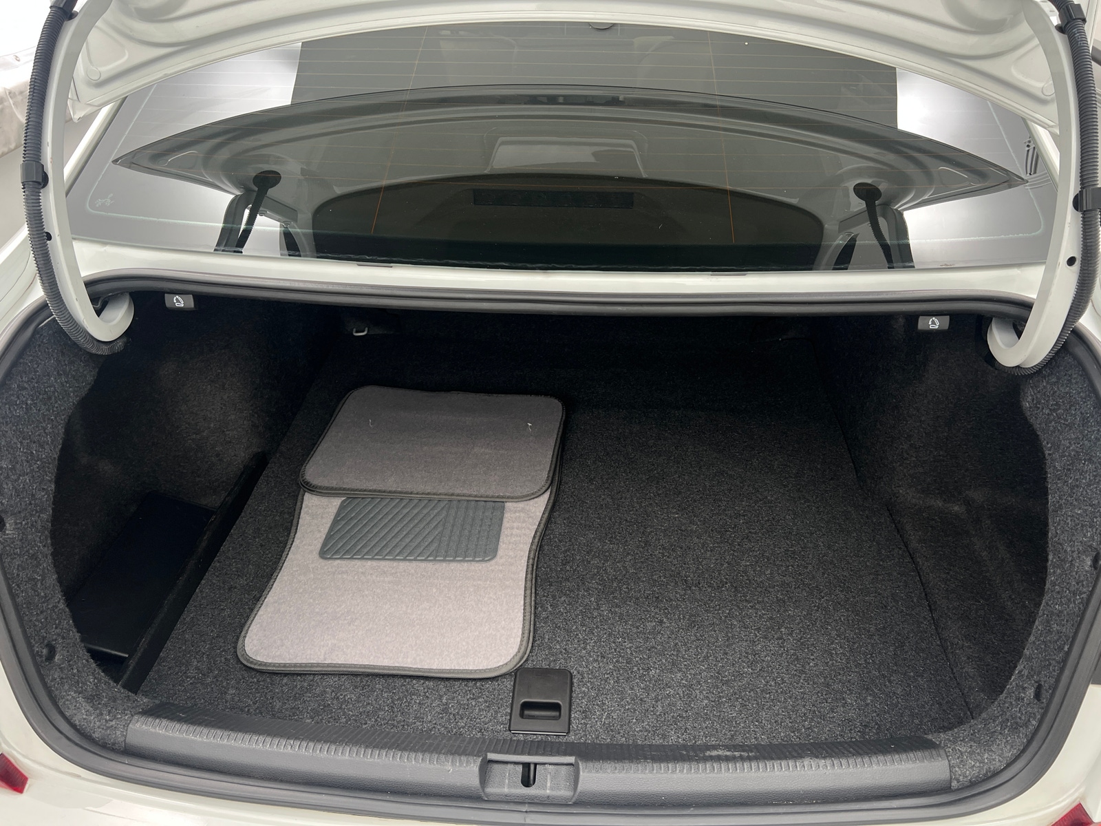 Thumbnail: 2016 Volkswagen Passat - 7