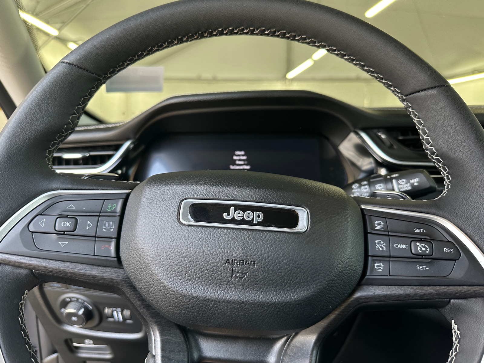 Thumbnail: 2024 Jeep Grand Cherokee - 4