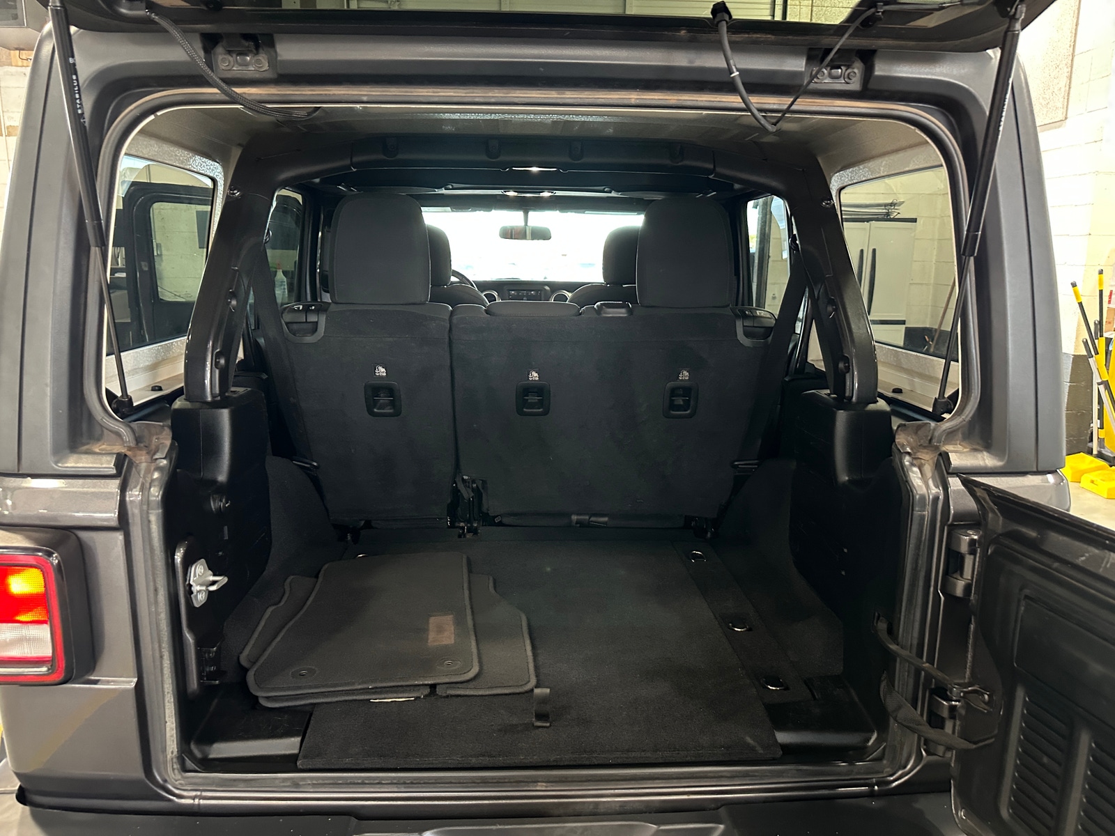 Thumbnail: 2020 Jeep Wrangler - 7