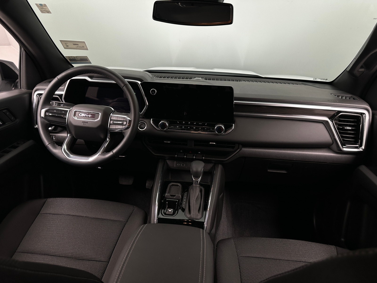 Thumbnail: 2024 GMC Canyon - 3