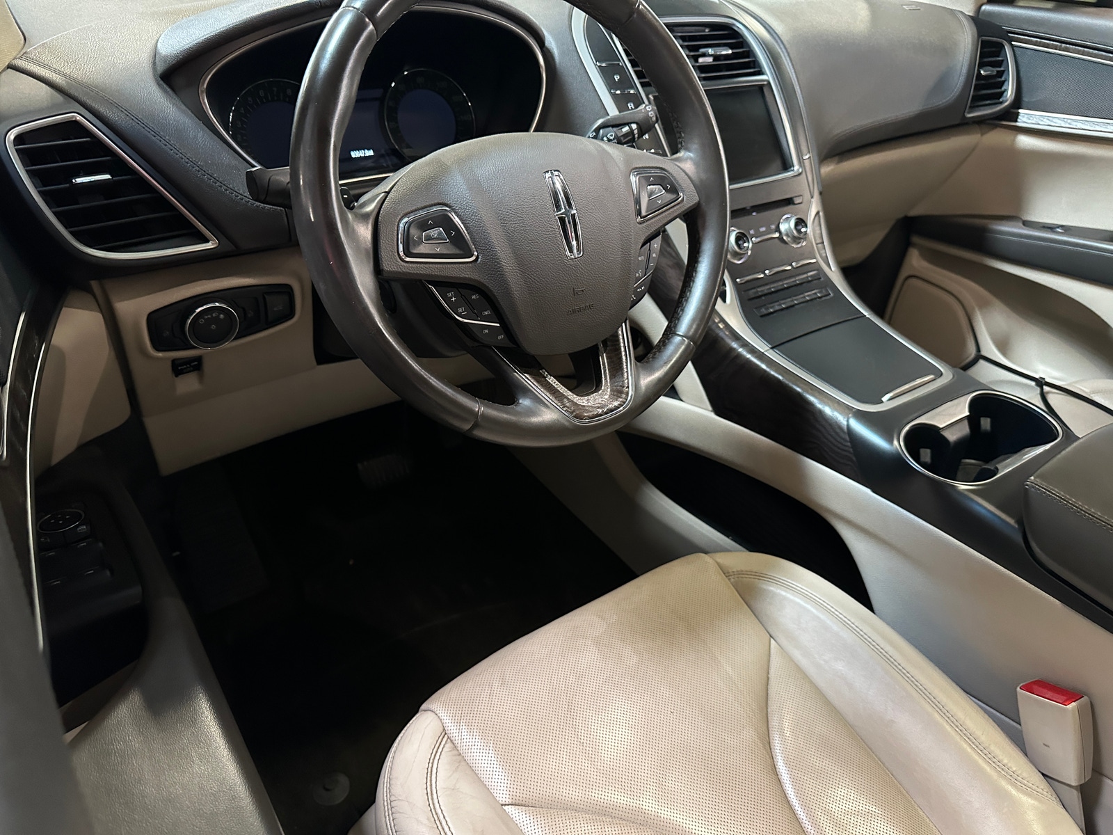 Thumbnail: 2016 Lincoln MKX - 2