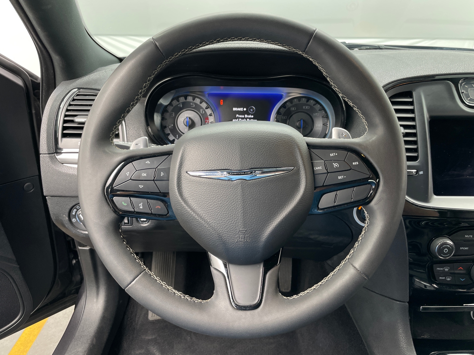 Thumbnail: 2022 Chrysler 300 - 4